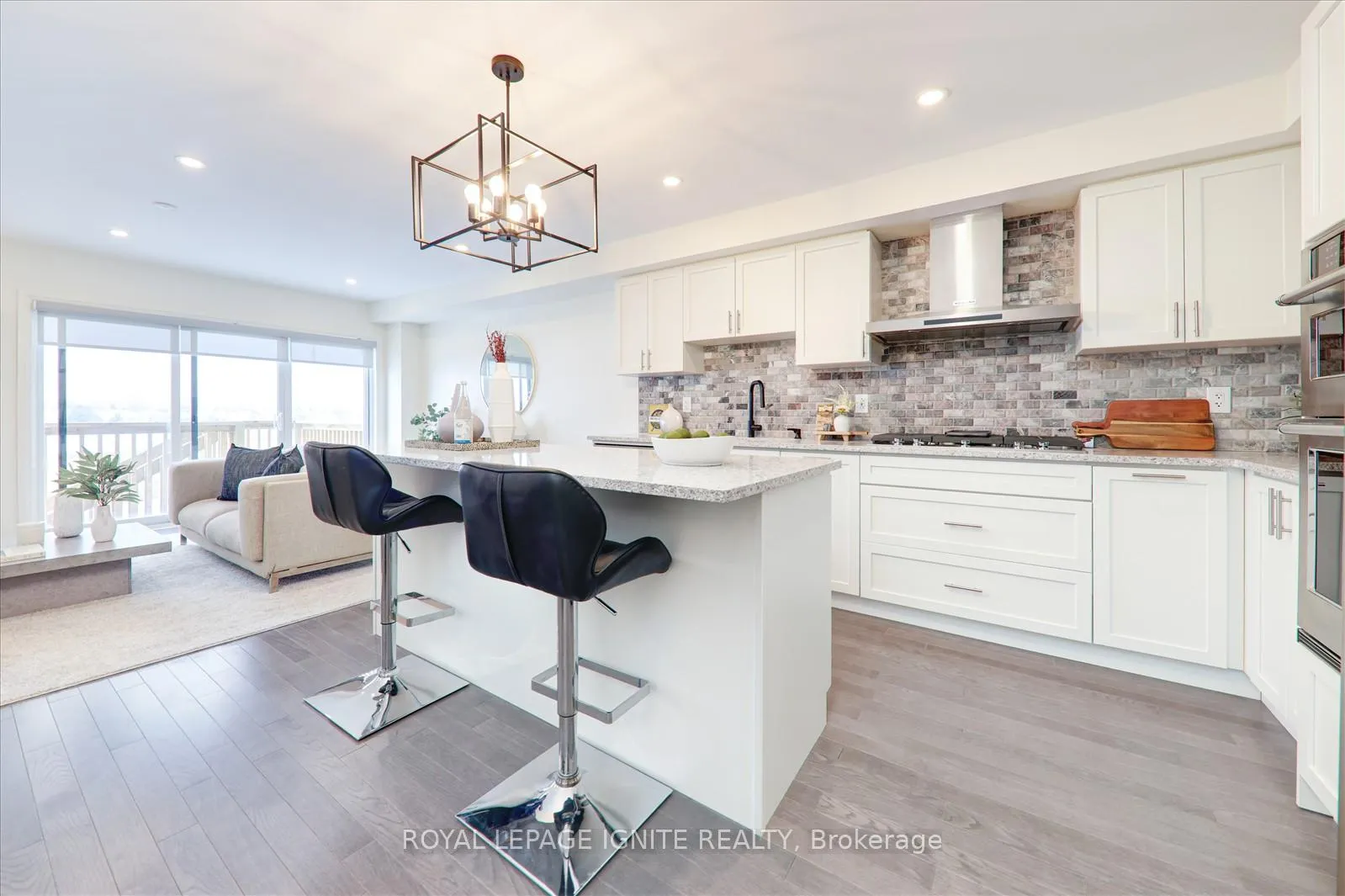 Photo 7 of 144 Sailors Landing, Clarington, Bowmanville — HOMEH
