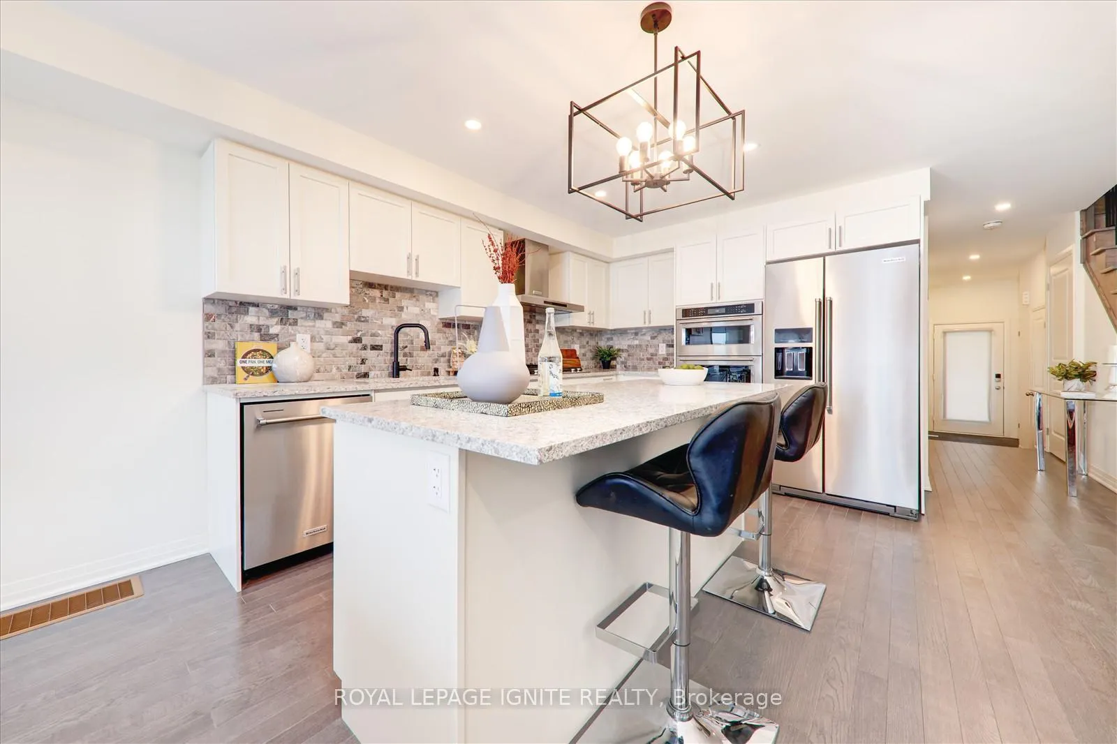 Photo 8 of 144 Sailors Landing, Clarington, Bowmanville — HOMEH