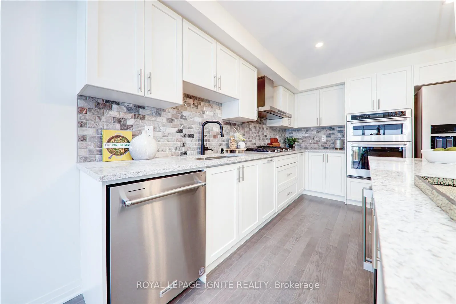 Photo 9 of 144 Sailors Landing, Clarington, Bowmanville — HOMEH