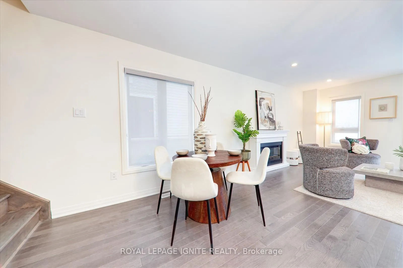 Photo 13 of 144 Sailors Landing, Clarington, Bowmanville — HOMEH