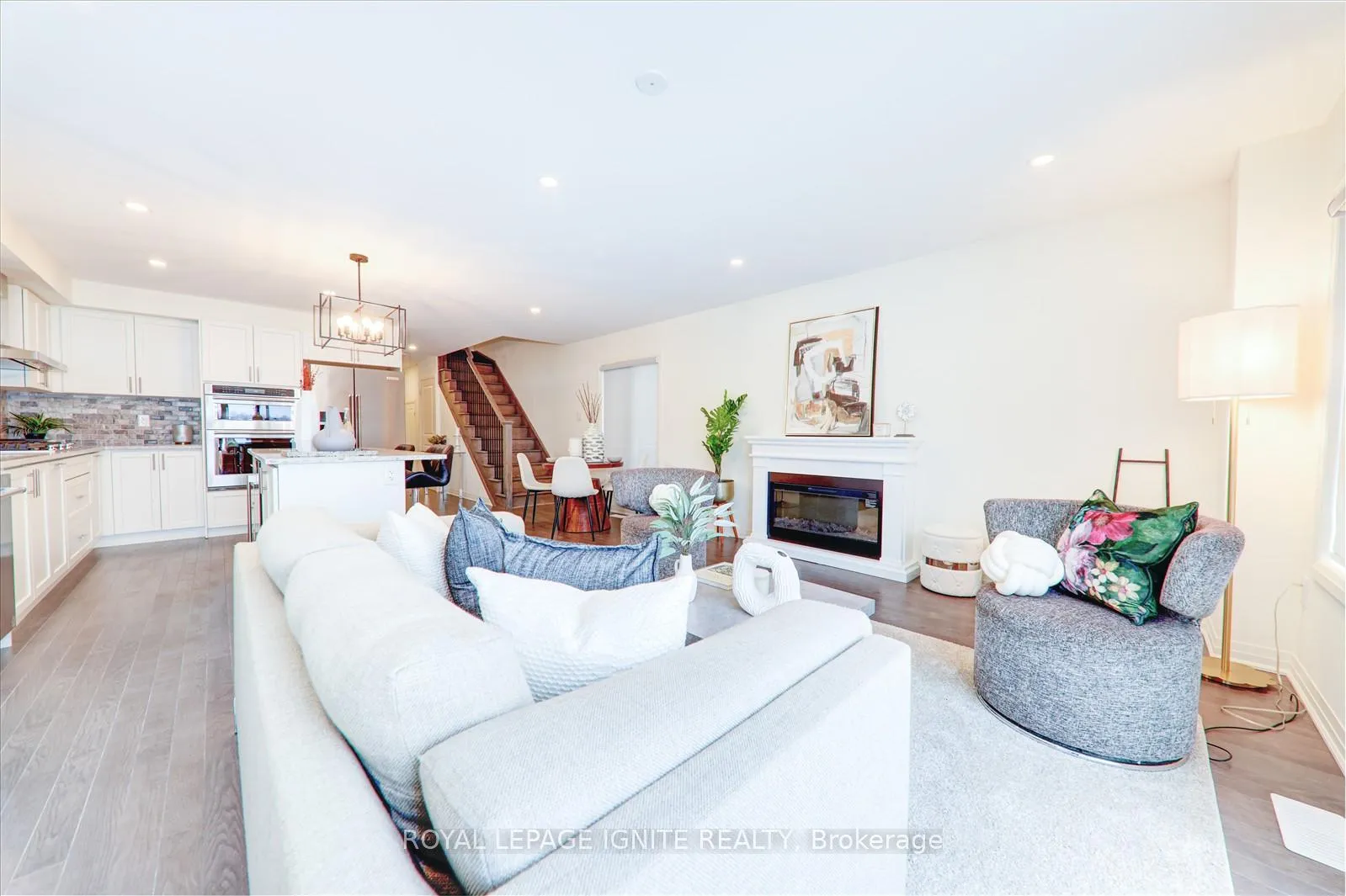 Photo 16 of 144 Sailors Landing, Clarington, Bowmanville — HOMEH