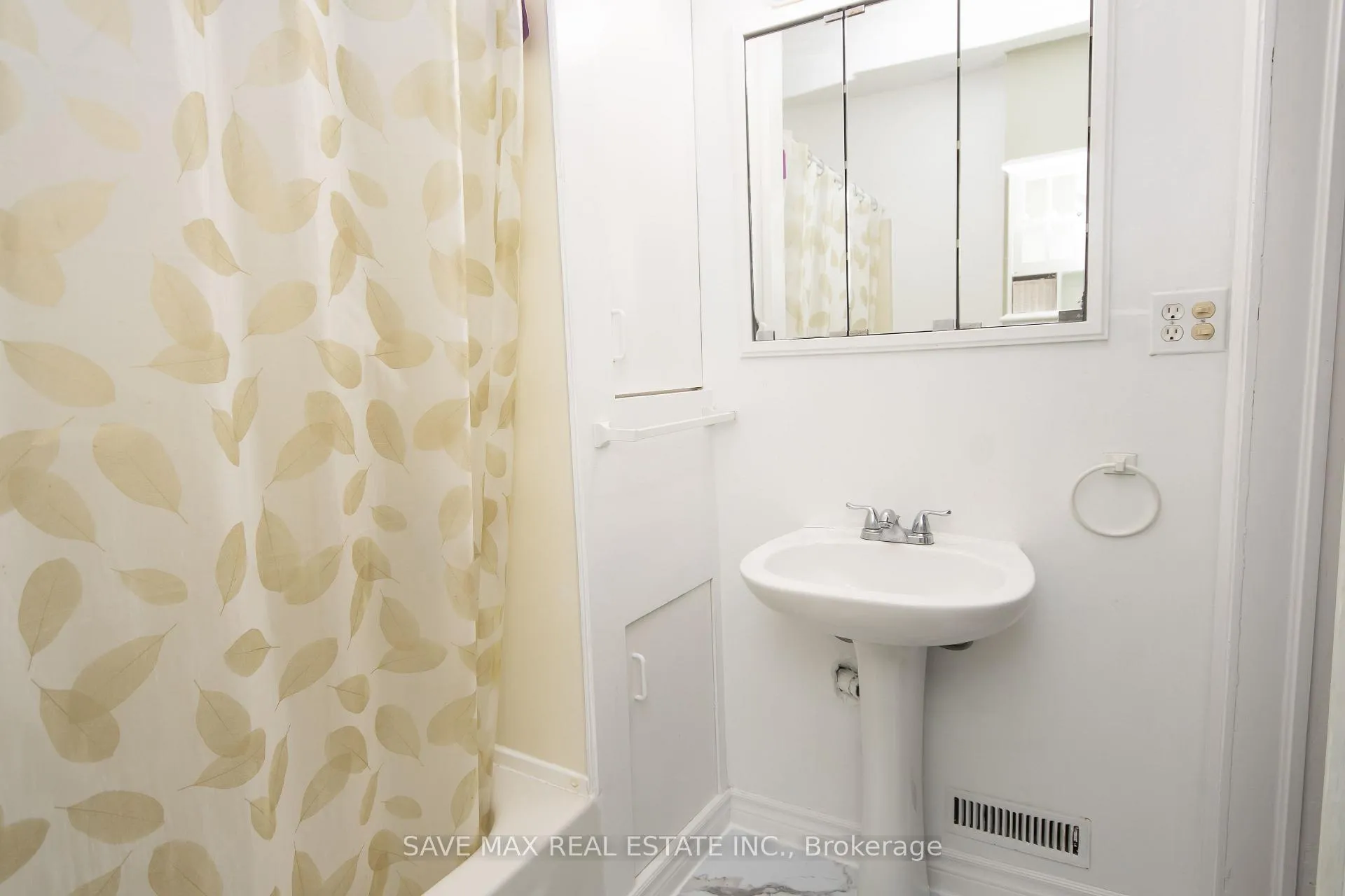 Photo 13 of 2236 Church Street, Windsor — HOMEH