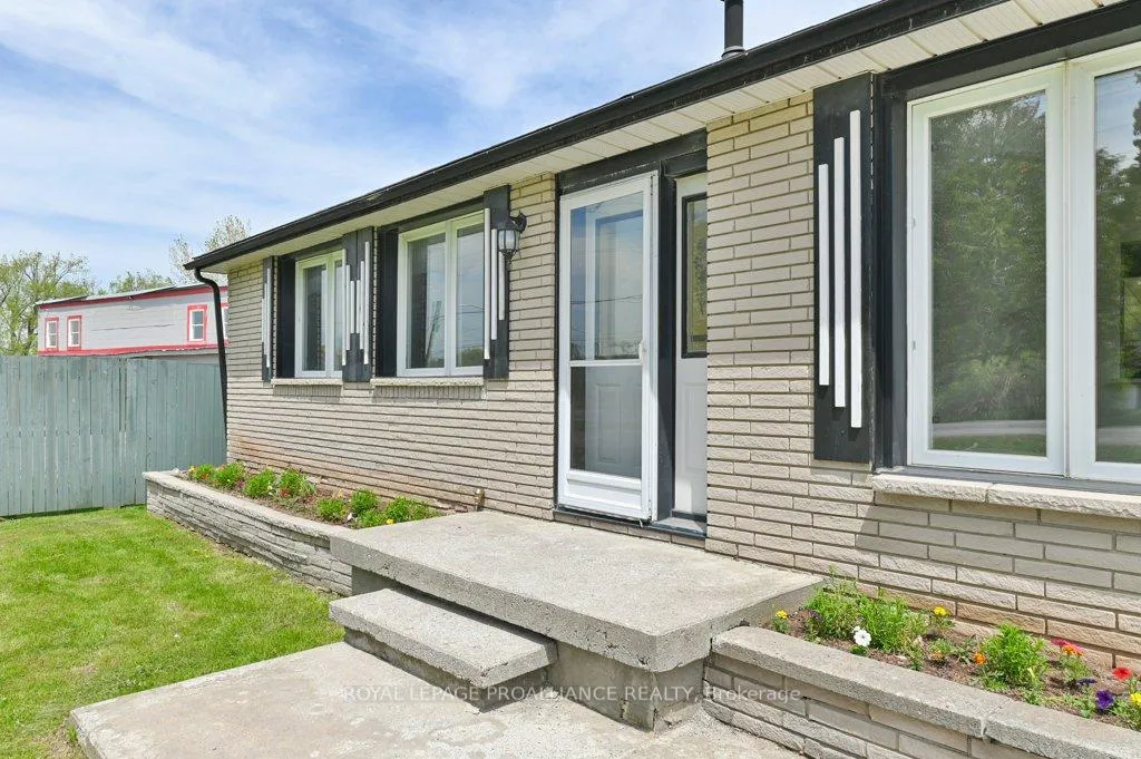 Photo 5 of 22227 Loyalist Parkway, Quinte West, Murray Ward — HOMEH