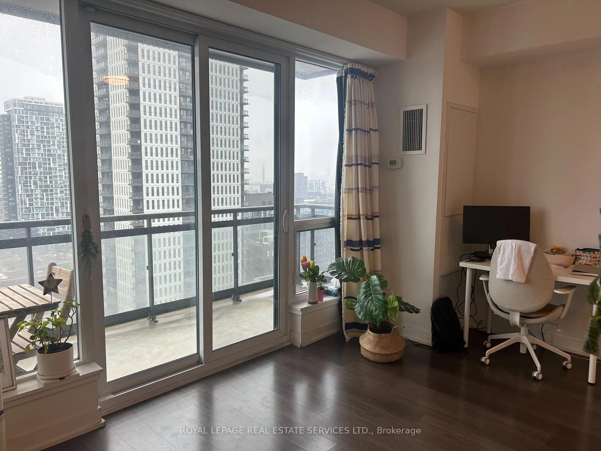 Photo 6 of Unit 1602, 225 Sackville Street, Toronto, Regent Park — HOMEH