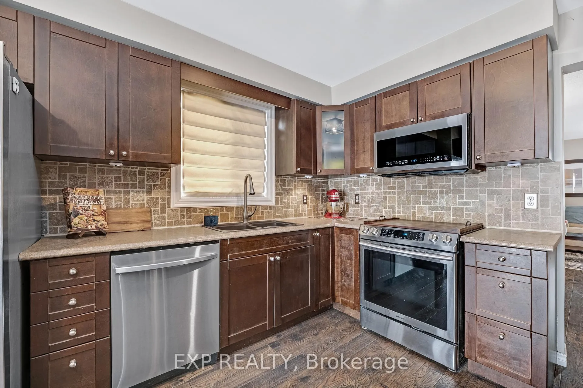 Photo 17 of 228 Mapleton Avenue S, Barrie, Holly — HOMEH