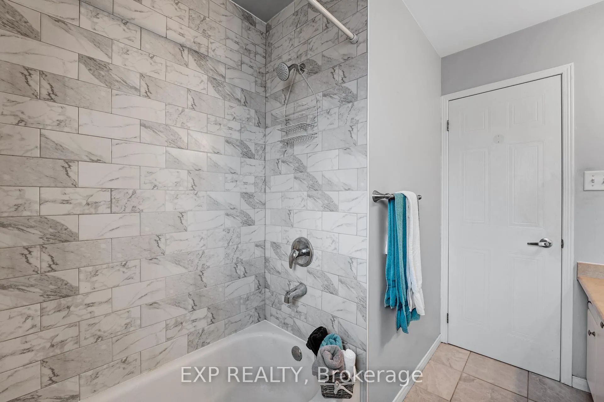Photo 27 of 228 Mapleton Avenue S, Barrie, Holly — HOMEH