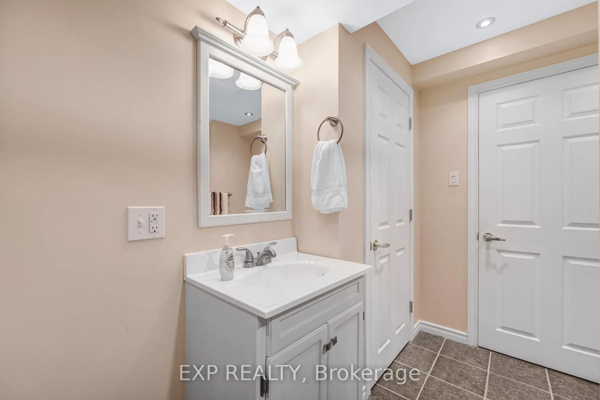 Photo 34 of 228 Mapleton Avenue S, Barrie, Holly — HOMEH