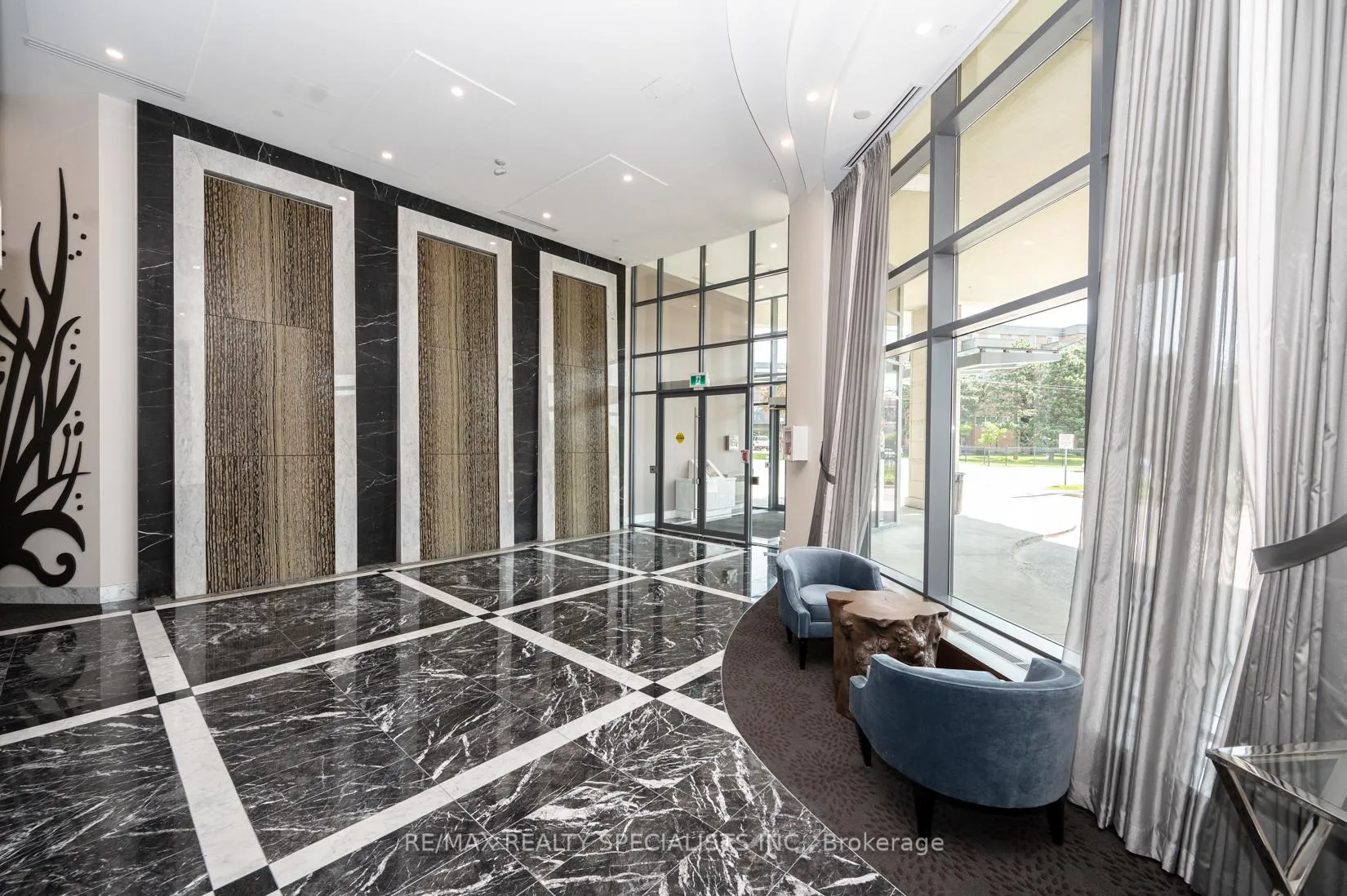 Photo 3 of Unit 426, 7608 Yonge Street, Vaughan, Crestwood-Springfarm-Yorkhill — HOMEH