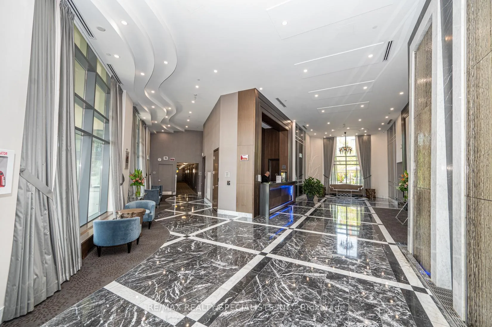 Photo 5 of Unit 426, 7608 Yonge Street, Vaughan, Crestwood-Springfarm-Yorkhill — HOMEH