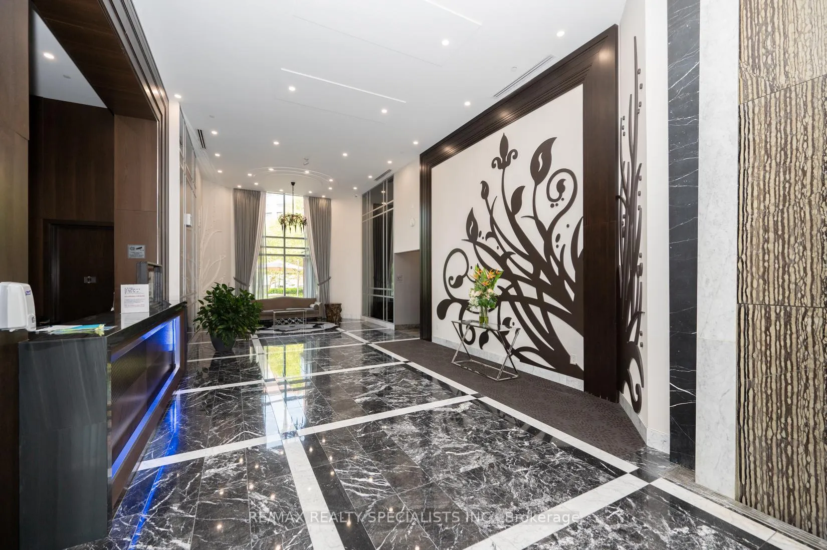 Photo 6 of Unit 426, 7608 Yonge Street, Vaughan, Crestwood-Springfarm-Yorkhill — HOMEH