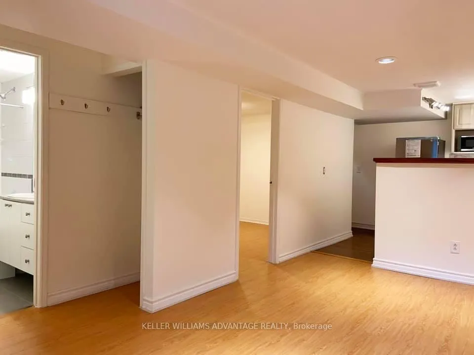 Photo 3 of 2 Edgewood Gardens, Toronto, Woodbine Corridor — HOMEH