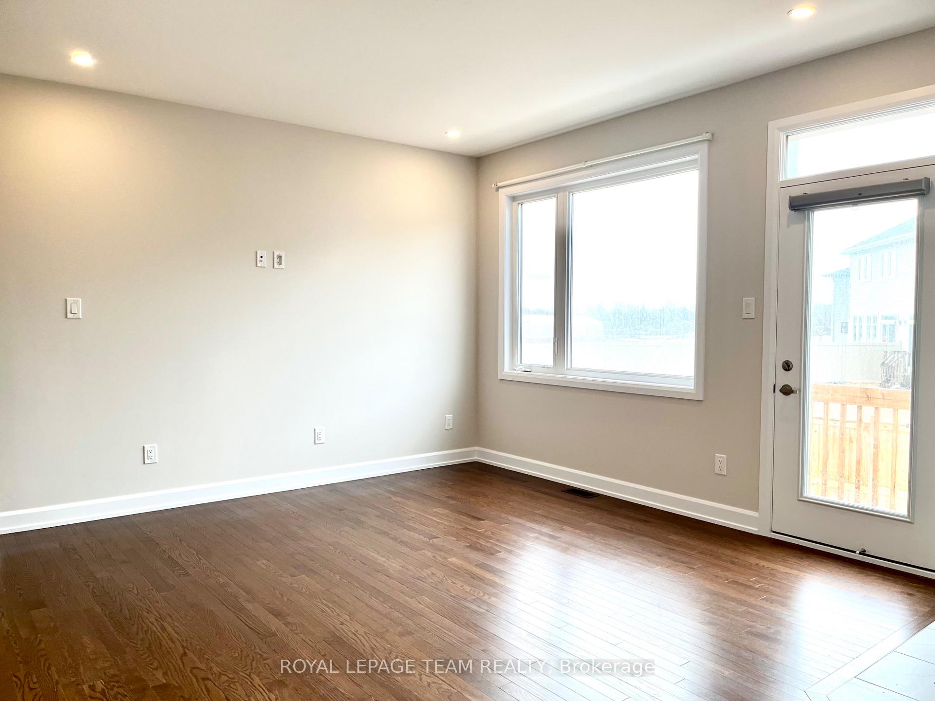 Photo 11 of 642 Expansion Road, Ottawa, Barrhaven - Half Moon Bay — HOMEH