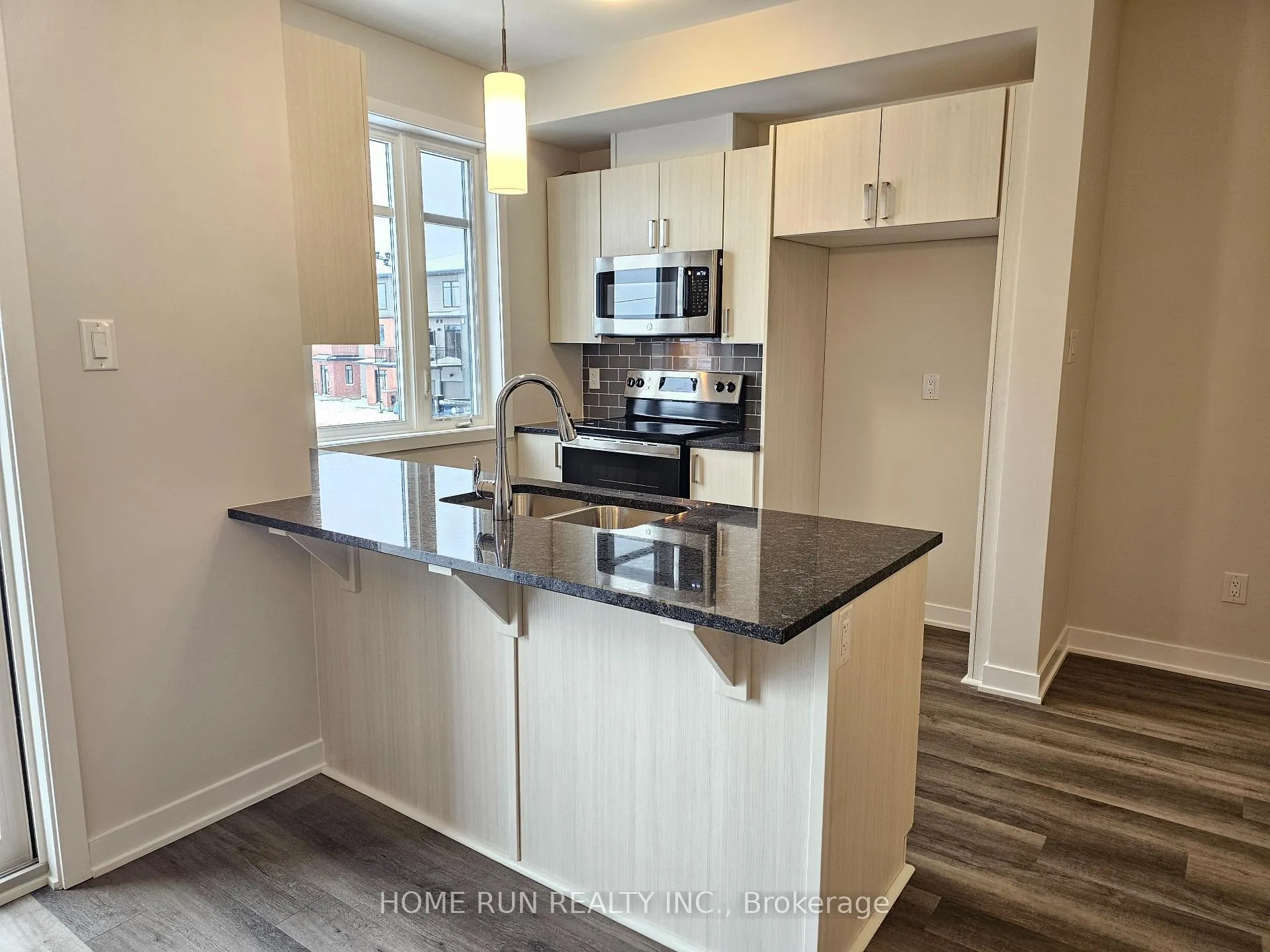 Photo 3 of 126 Venasque Private, Ottawa, Notting Hill/Summerside — HOMEH