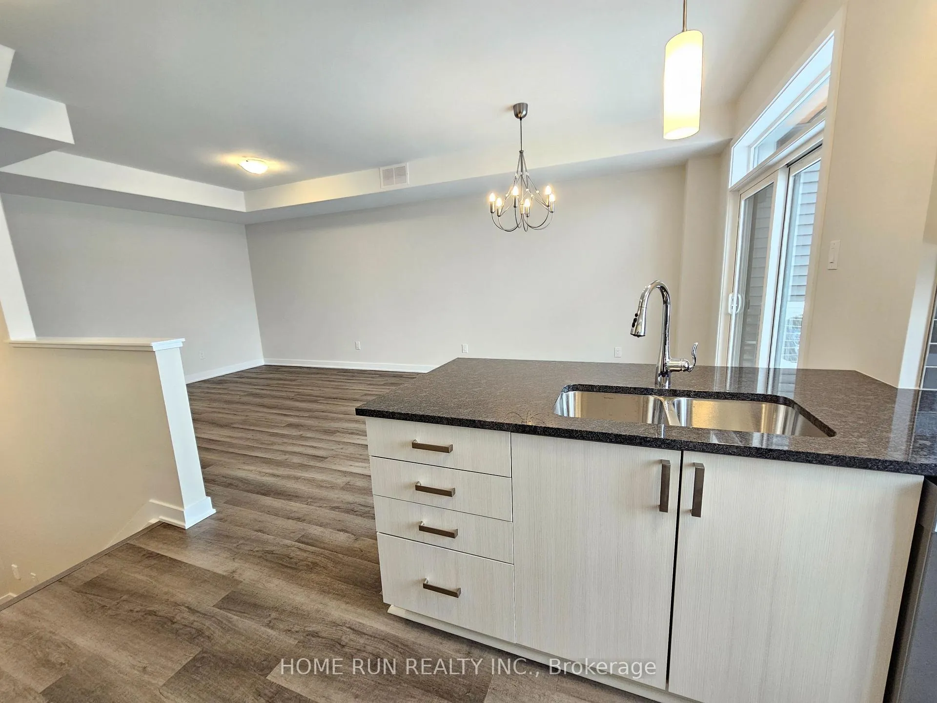 Photo 7 of 126 Venasque Private, Ottawa, Notting Hill/Summerside — HOMEH