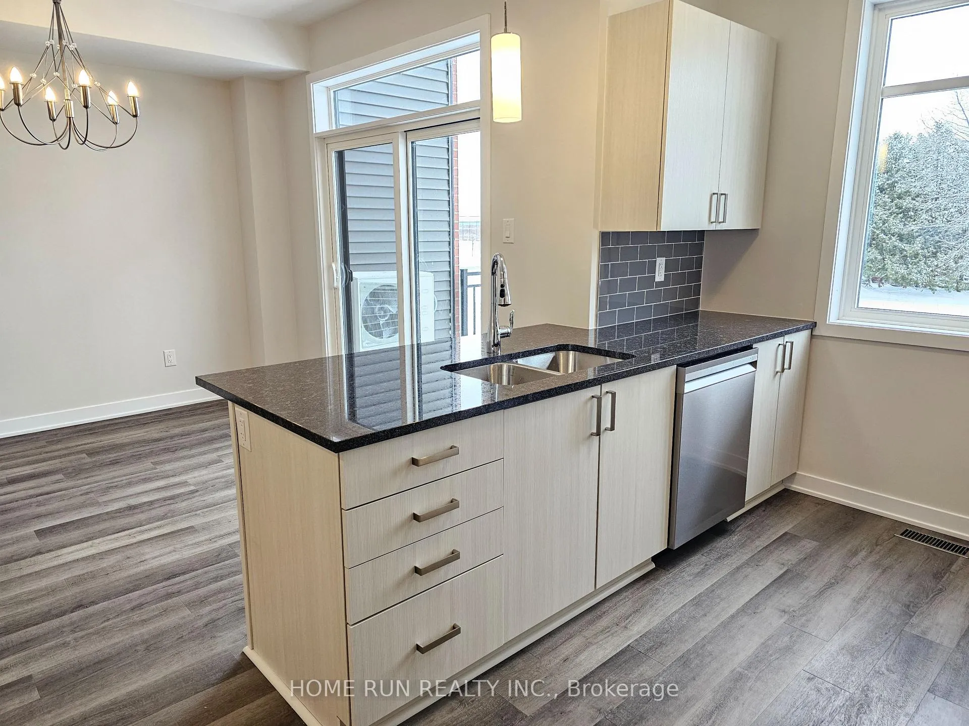 Photo 14 of 126 Venasque Private, Ottawa, Notting Hill/Summerside — HOMEH