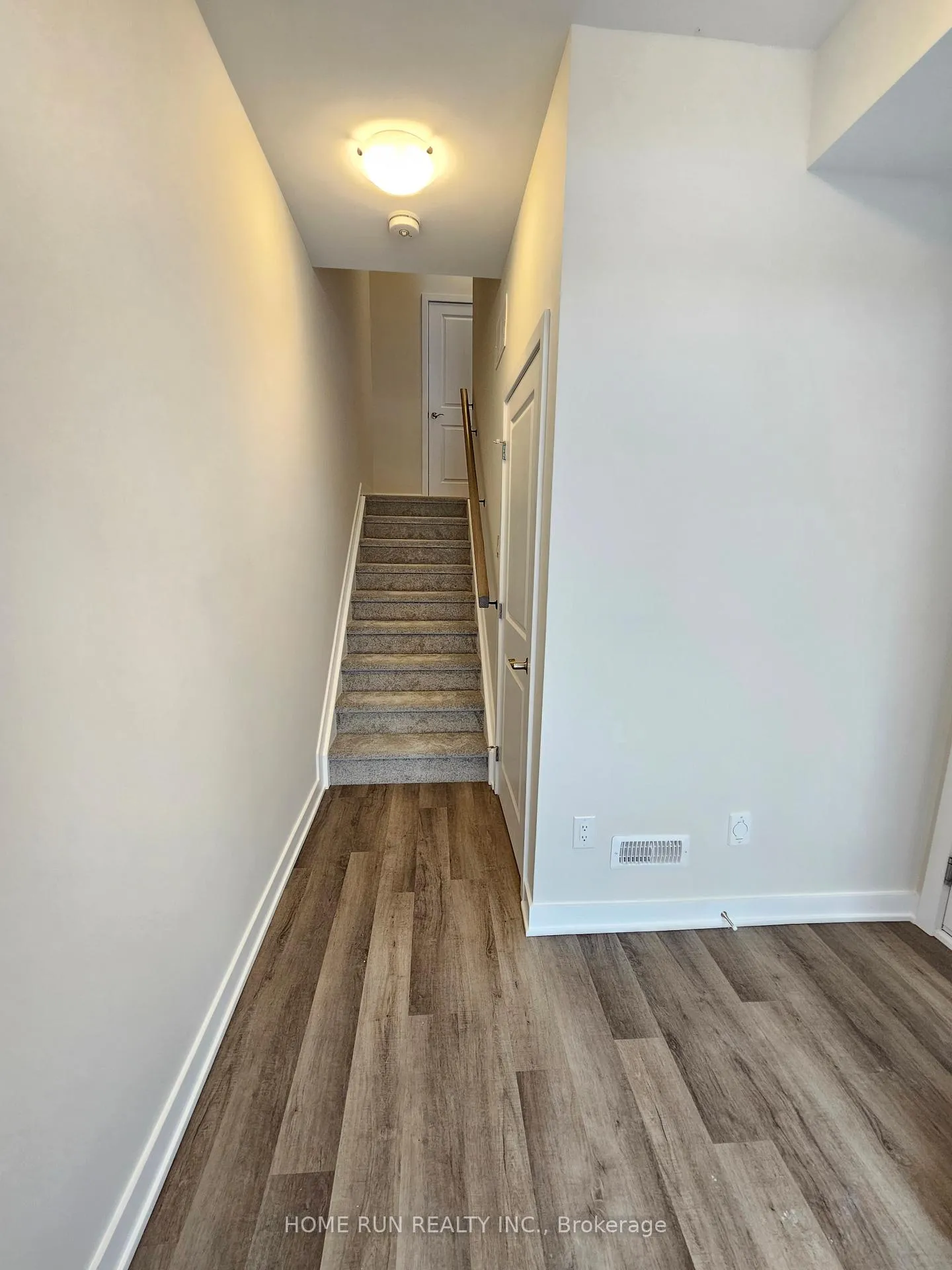Photo 24 of 126 Venasque Private, Ottawa, Notting Hill/Summerside — HOMEH