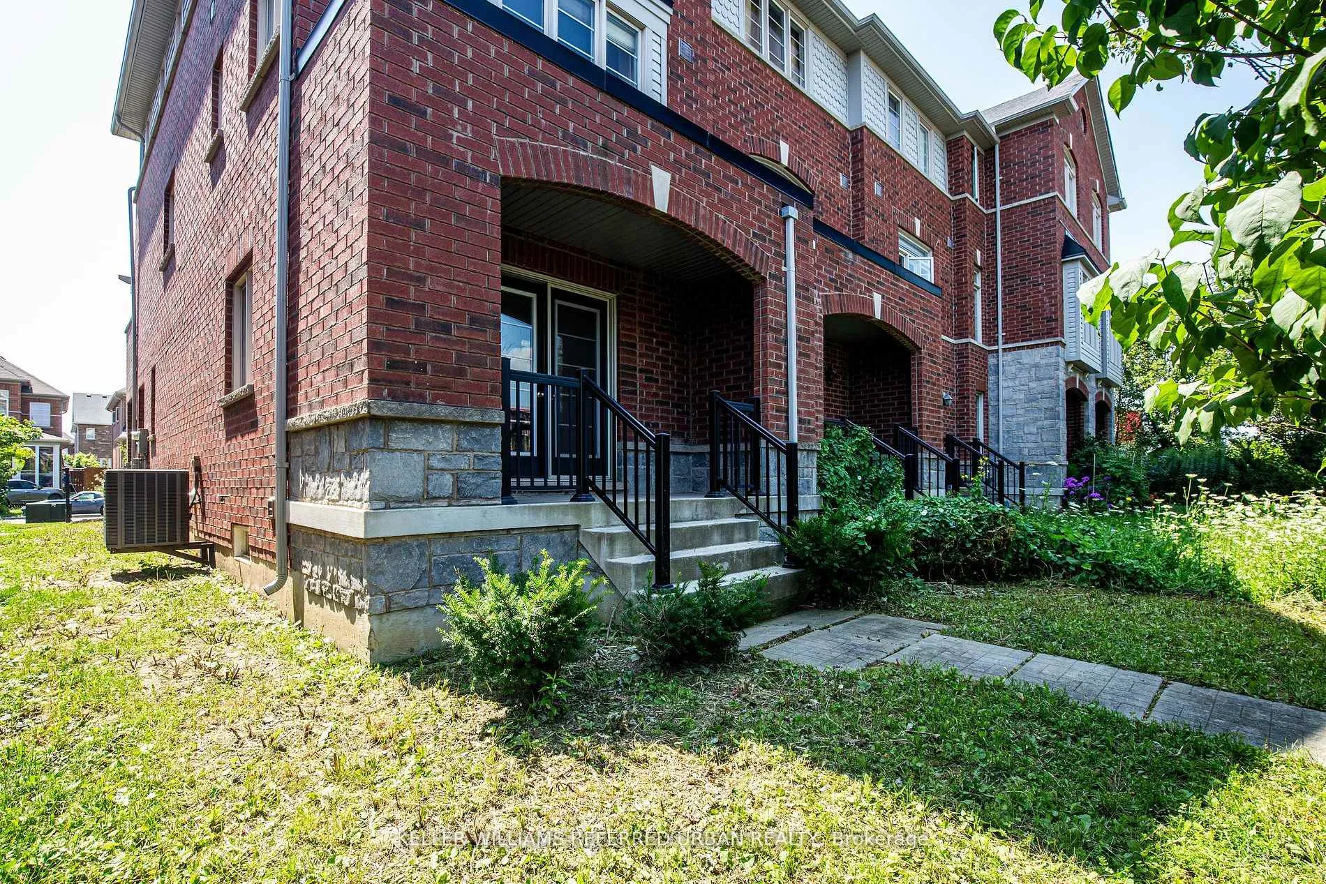 Photo 3 of 81 Chokecherry Crescent, Markham, Wismer — HOMEH