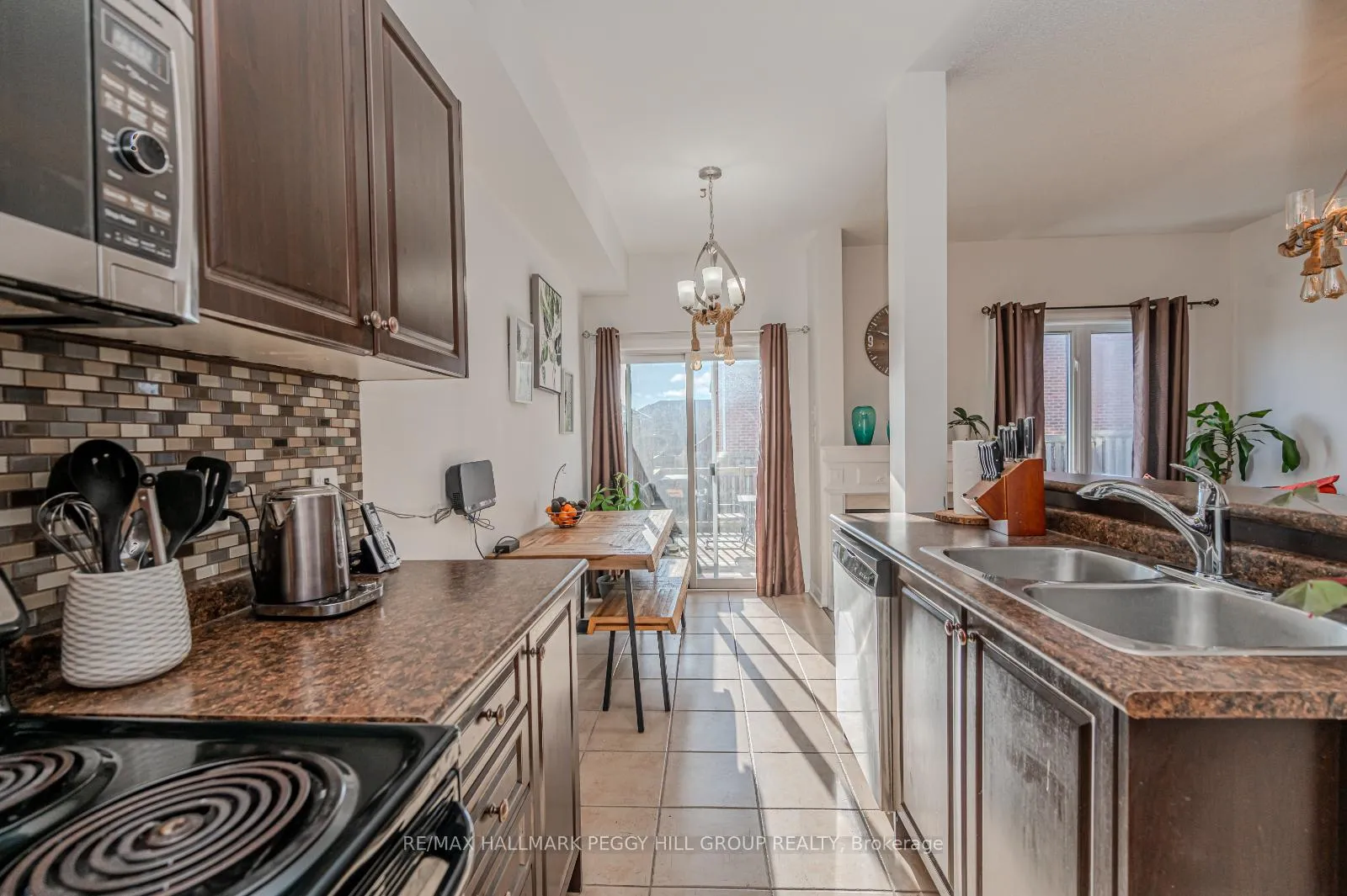 Photo 5 of 5 Arch Brown Court, Barrie, East Bayfield — HOMEH