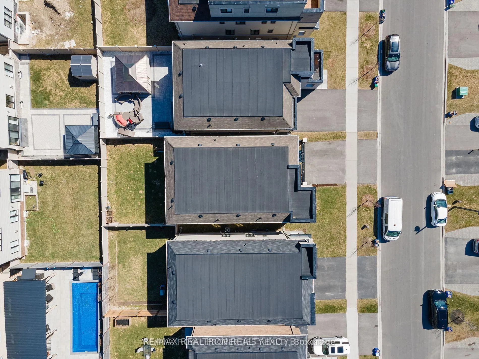 Photo 7 of 43 Clipper Lane, Clarington, Bowmanville — HOMEH