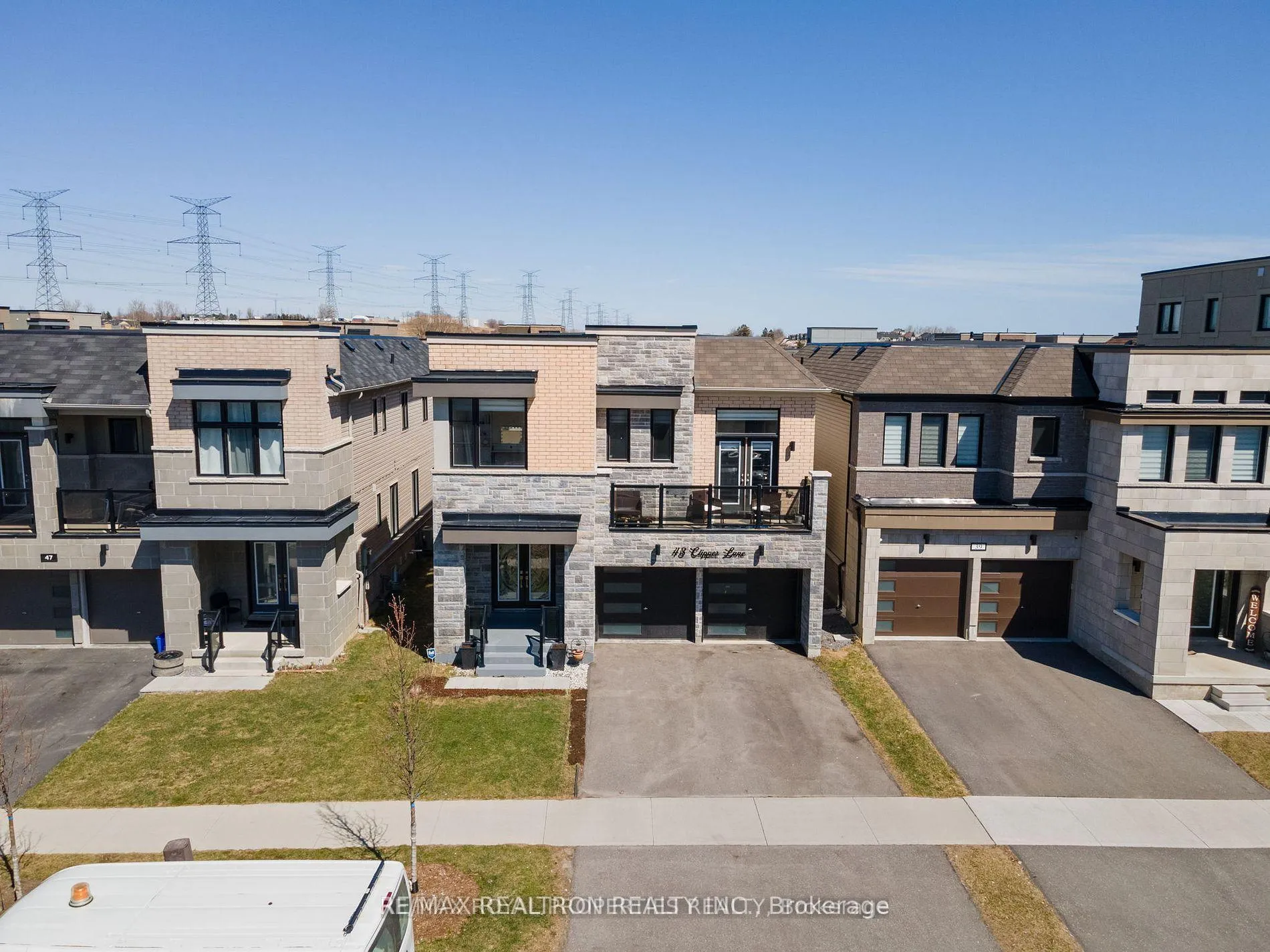 Photo 9 of 43 Clipper Lane, Clarington, Bowmanville — HOMEH