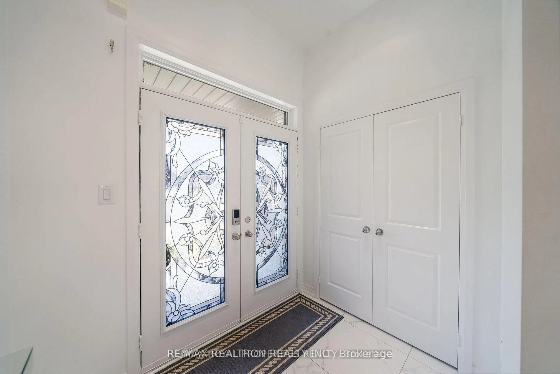 Photo 12 of 43 Clipper Lane, Clarington, Bowmanville — HOMEH
