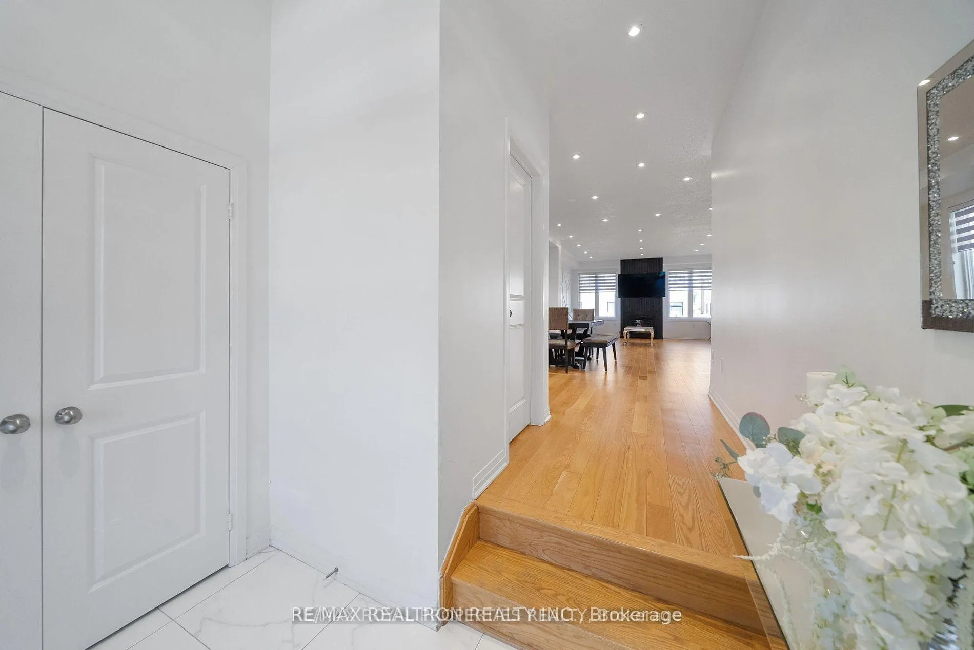 Photo 13 of 43 Clipper Lane, Clarington, Bowmanville — HOMEH