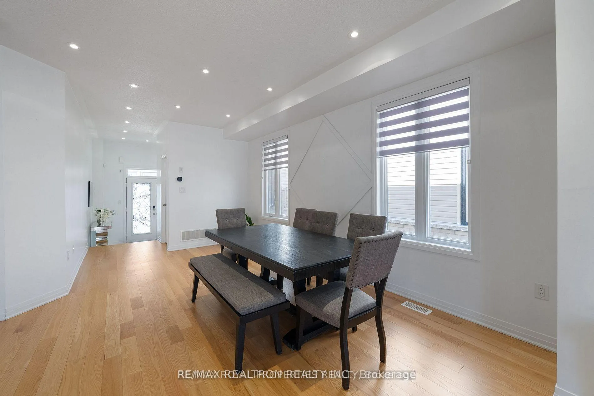 Photo 16 of 43 Clipper Lane, Clarington, Bowmanville — HOMEH