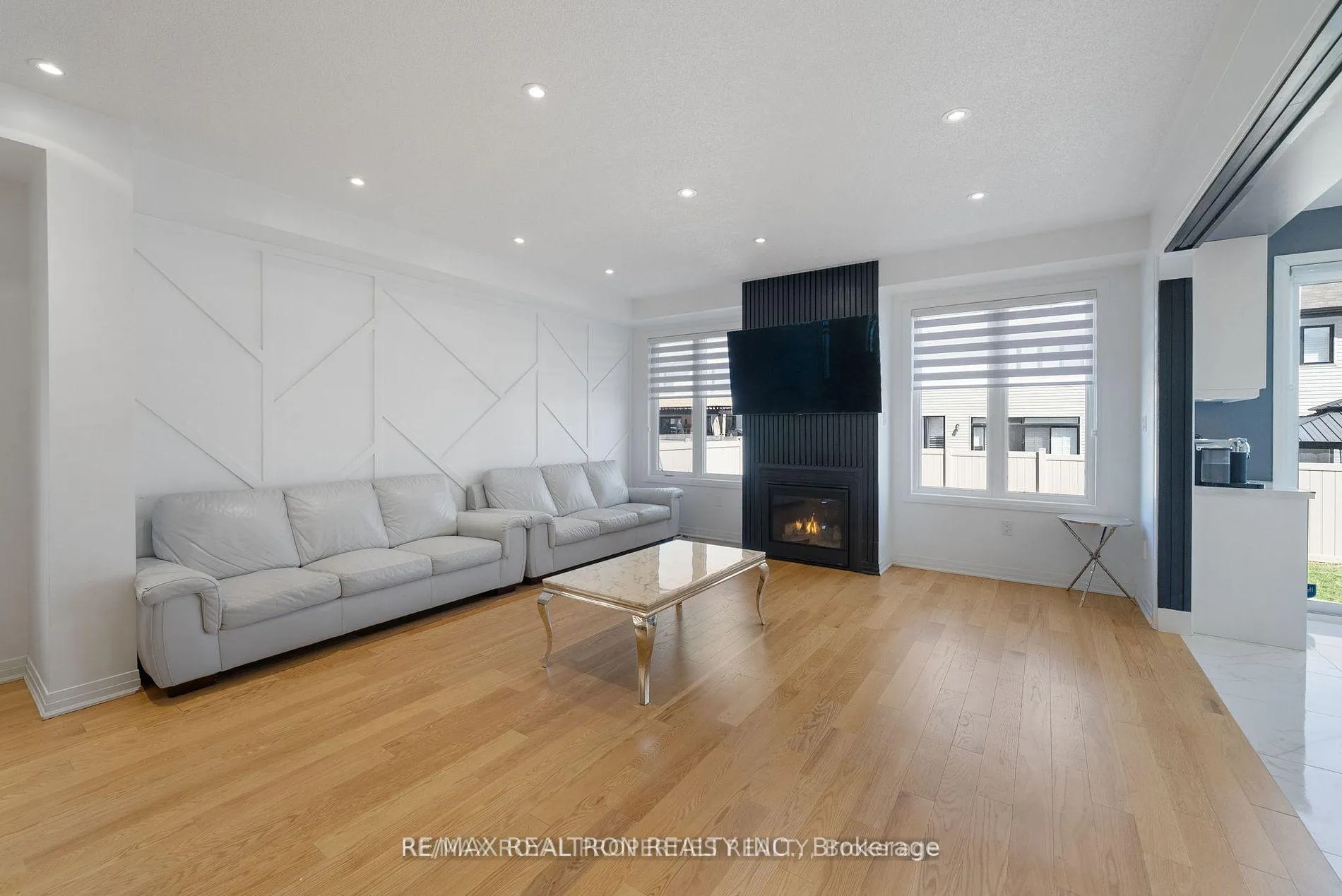 Photo 18 of 43 Clipper Lane, Clarington, Bowmanville — HOMEH