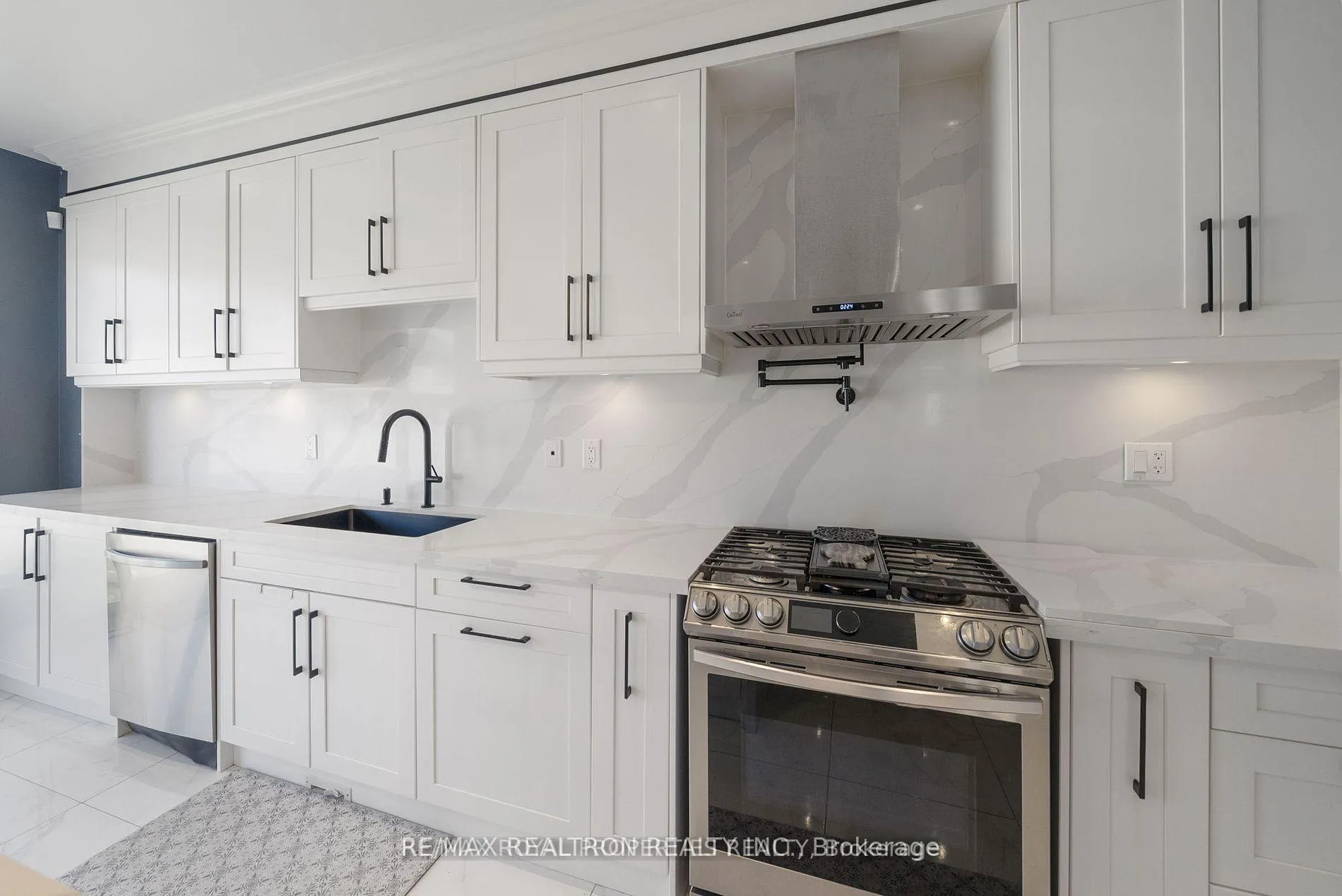Photo 24 of 43 Clipper Lane, Clarington, Bowmanville — HOMEH