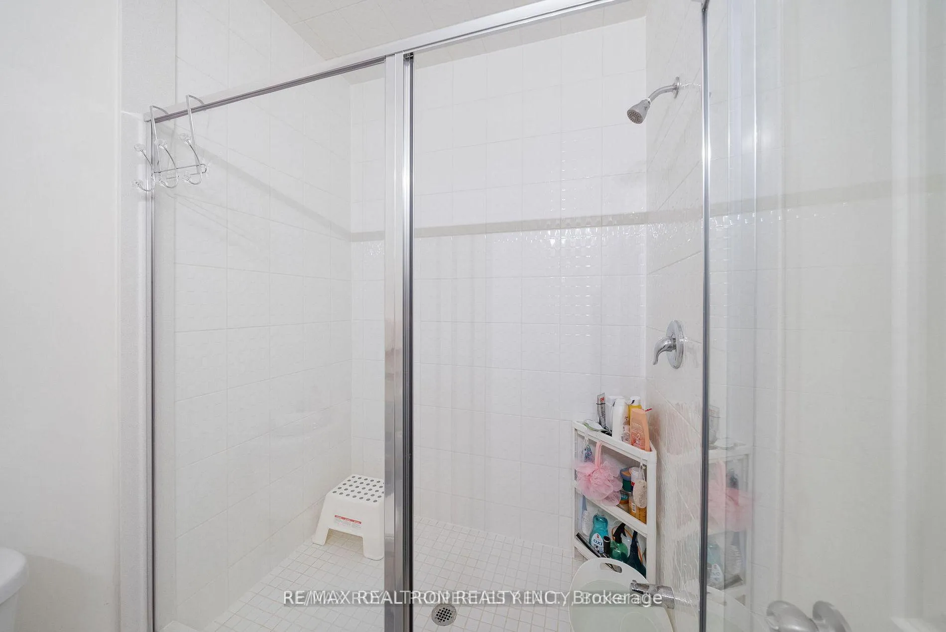 Photo 33 of 43 Clipper Lane, Clarington, Bowmanville — HOMEH