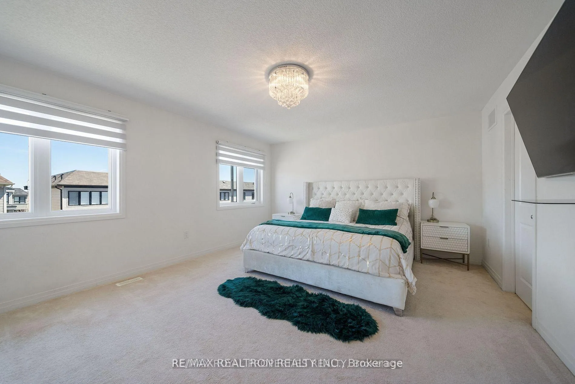 Photo 36 of 43 Clipper Lane, Clarington, Bowmanville — HOMEH