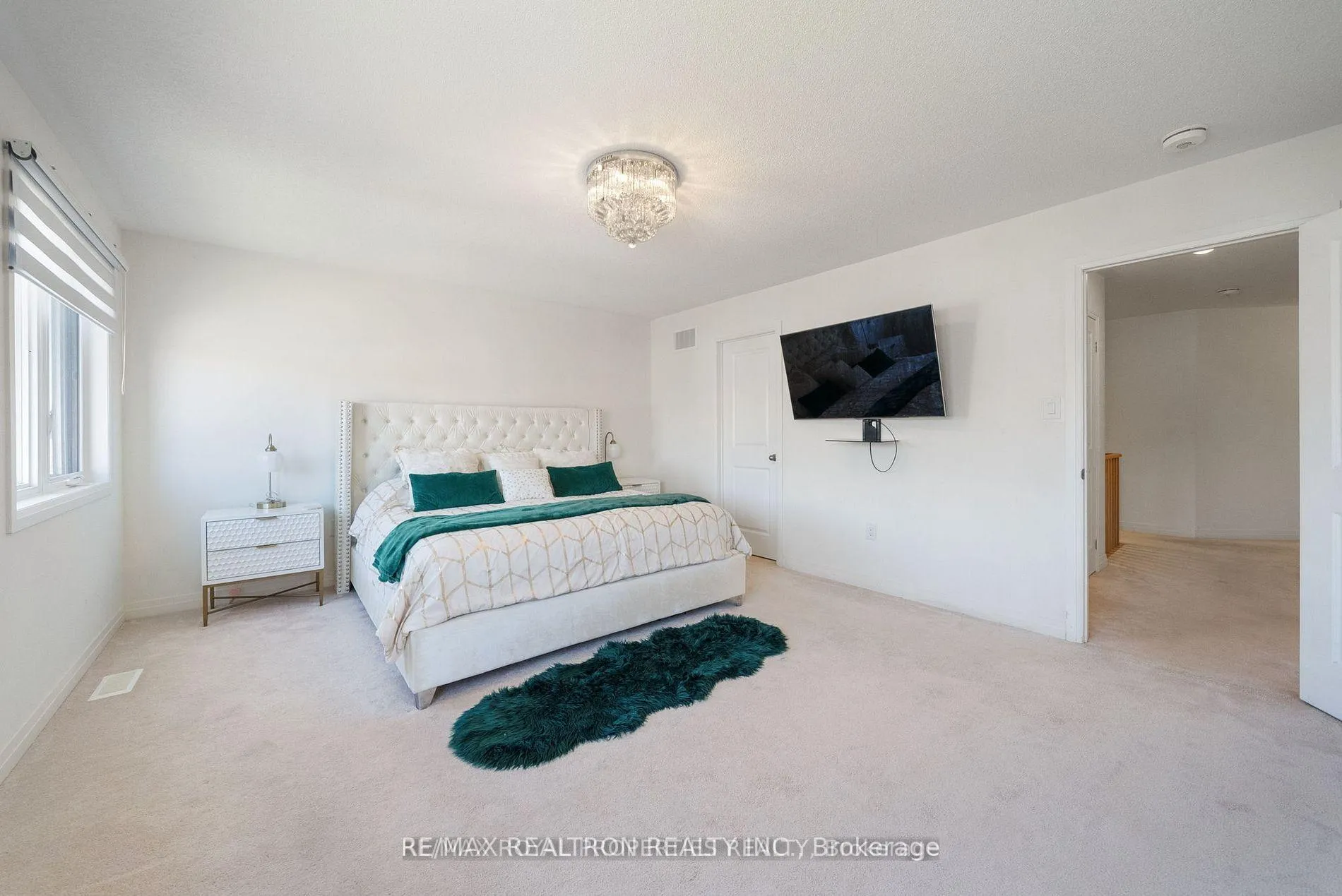 Photo 37 of 43 Clipper Lane, Clarington, Bowmanville — HOMEH