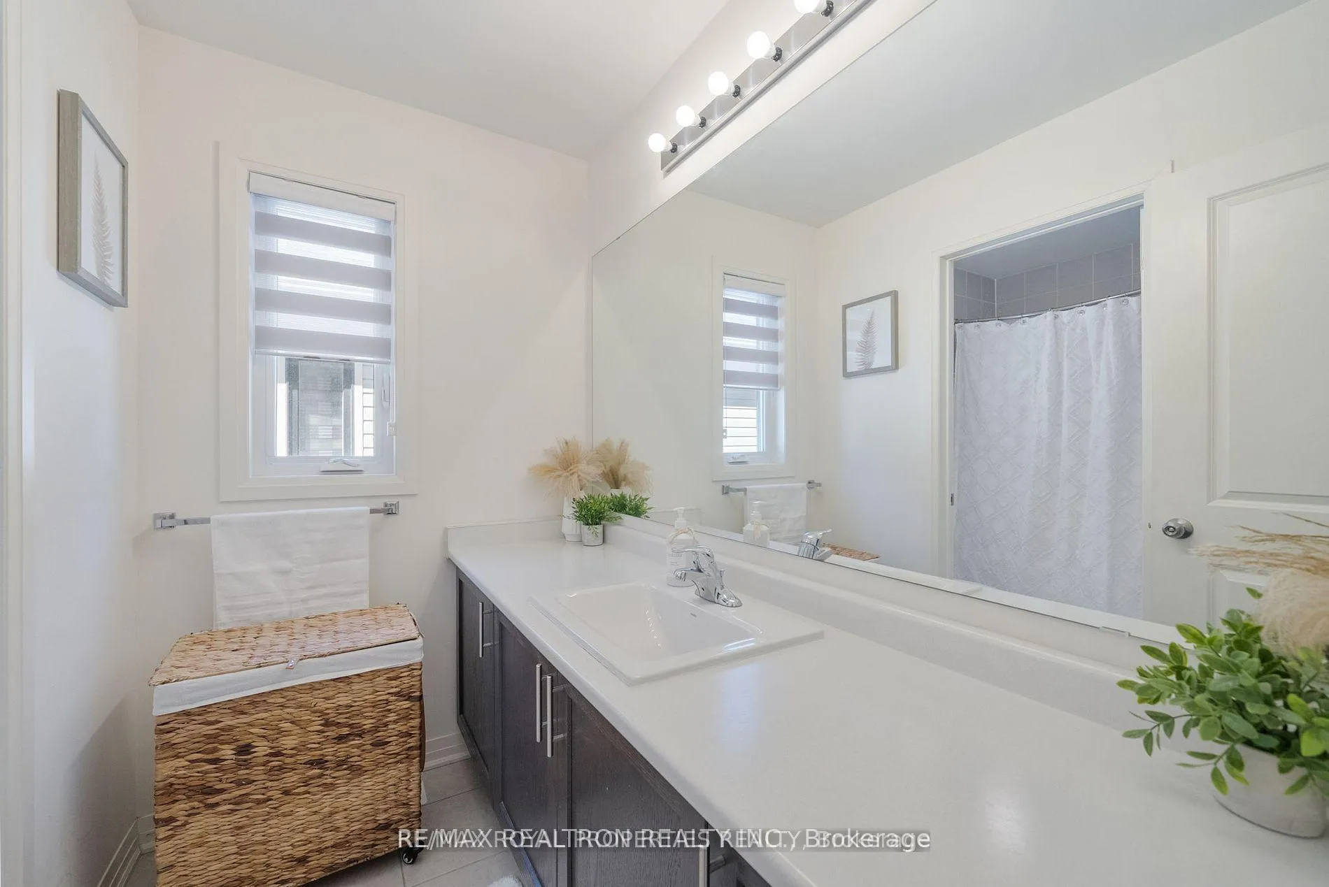 Photo 44 of 43 Clipper Lane, Clarington, Bowmanville — HOMEH
