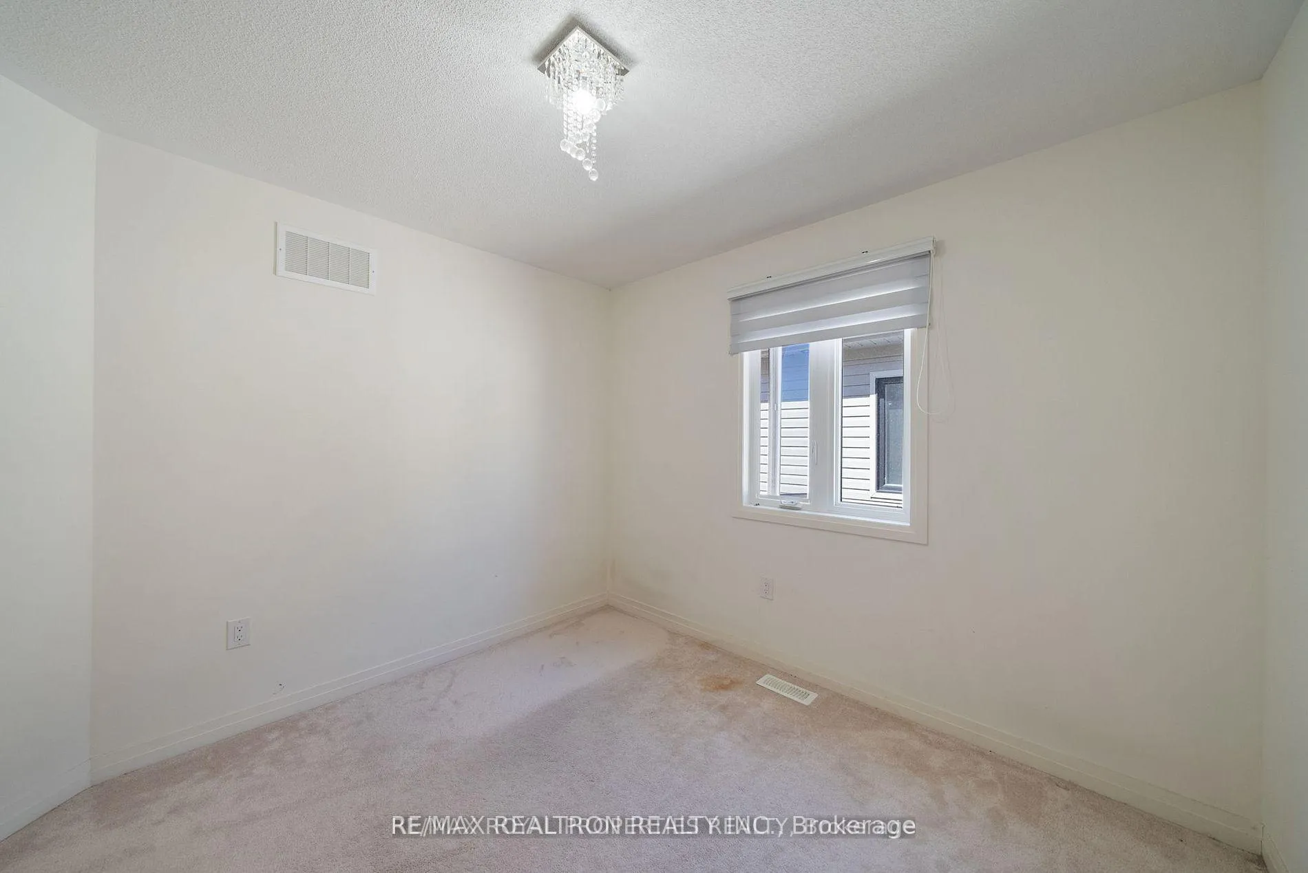 Photo 48 of 43 Clipper Lane, Clarington, Bowmanville — HOMEH
