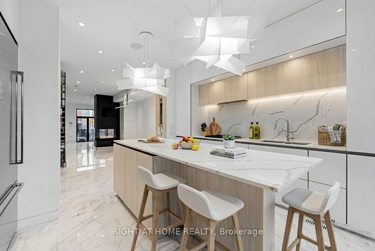 Photo 4 of 677 Huron Street, Toronto, The Annex — HOMEH
