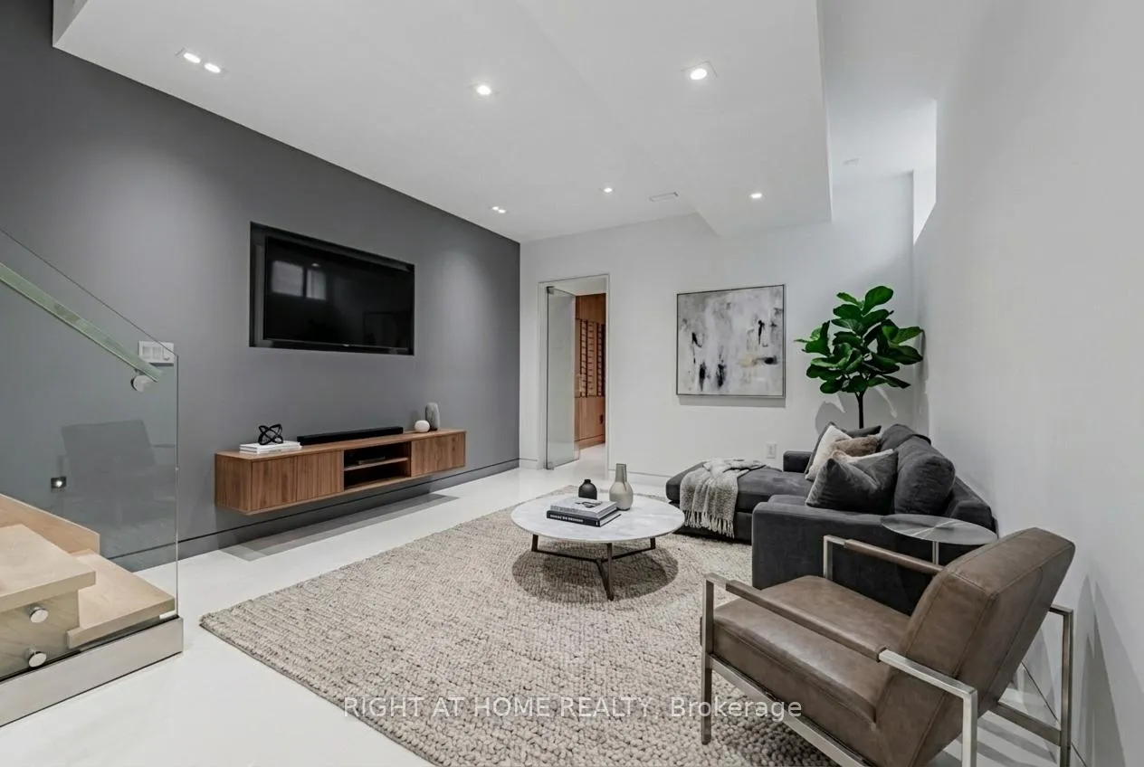 Photo 11 of 677 Huron Street, Toronto, The Annex — HOMEH