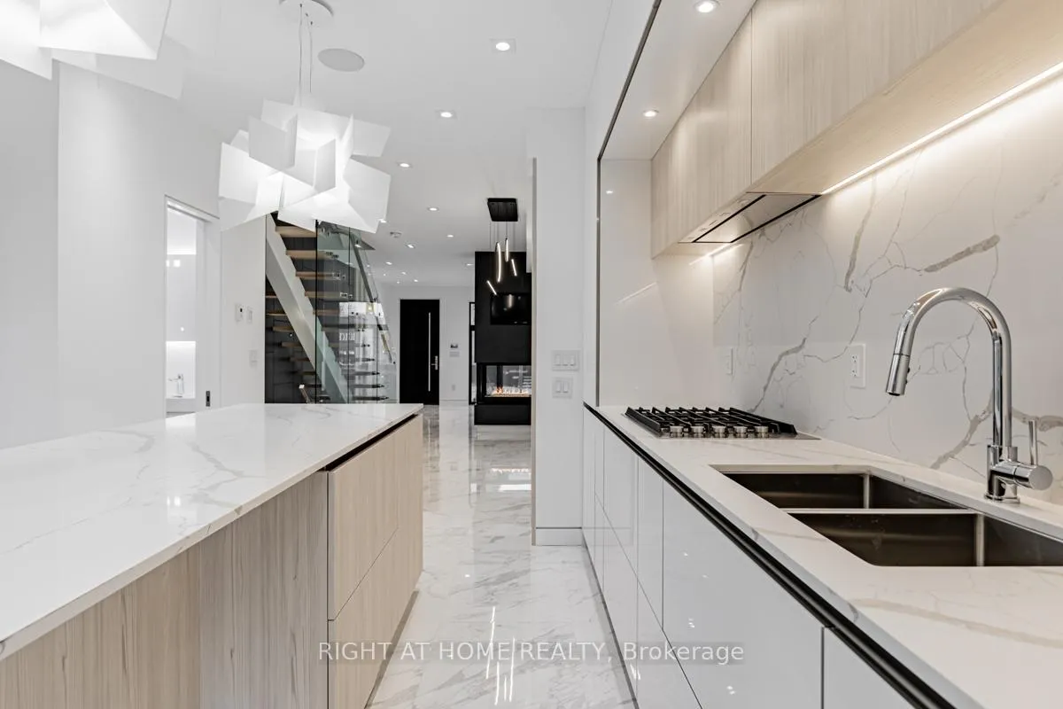 Photo 23 of 677 Huron Street, Toronto, The Annex — HOMEH