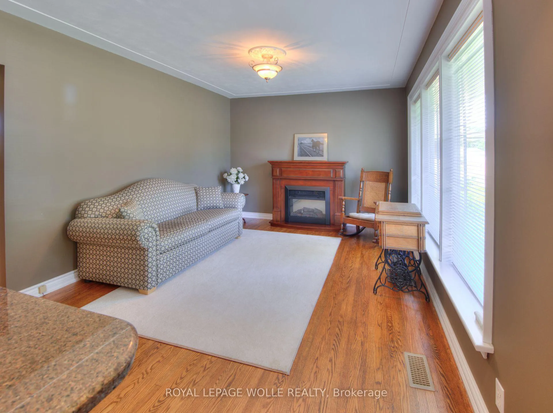 Photo 4 of 71 Broadmoor Avenue, Kitchener — HOMEH