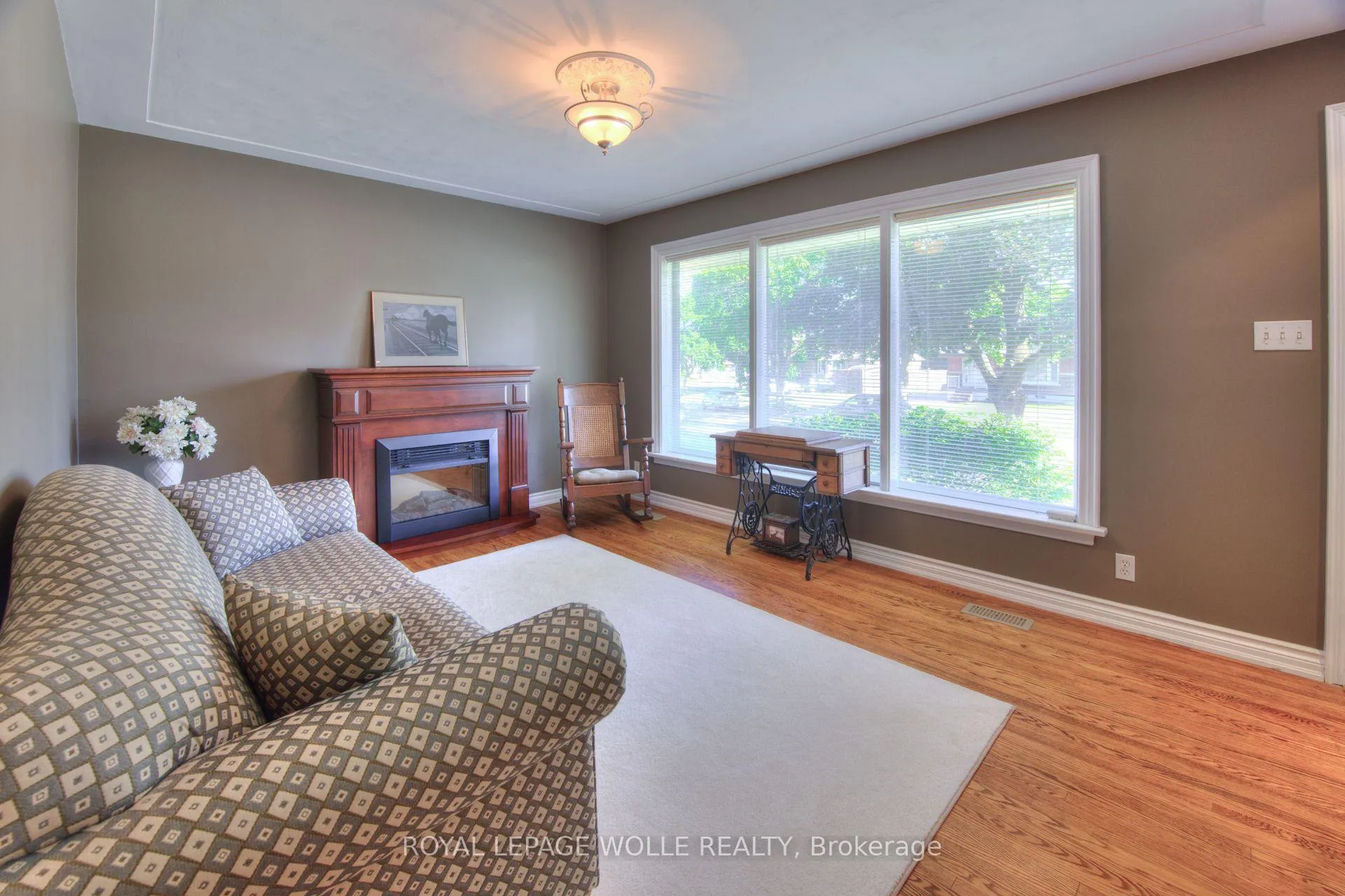 Photo 5 of 71 Broadmoor Avenue, Kitchener — HOMEH