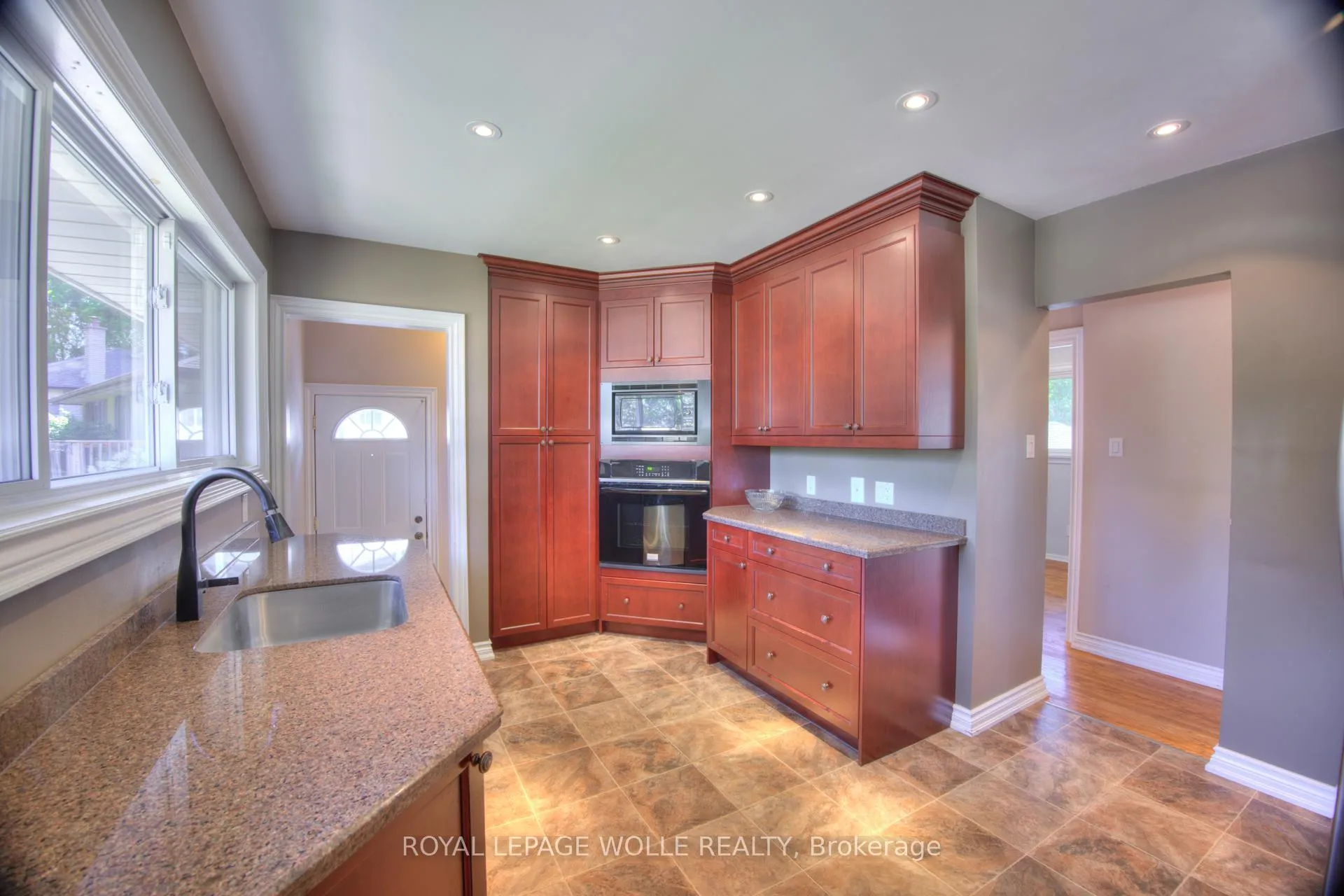 Photo 7 of 71 Broadmoor Avenue, Kitchener — HOMEH
