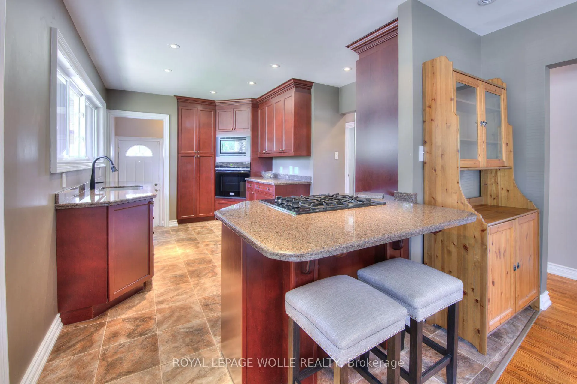 Photo 10 of 71 Broadmoor Avenue, Kitchener — HOMEH