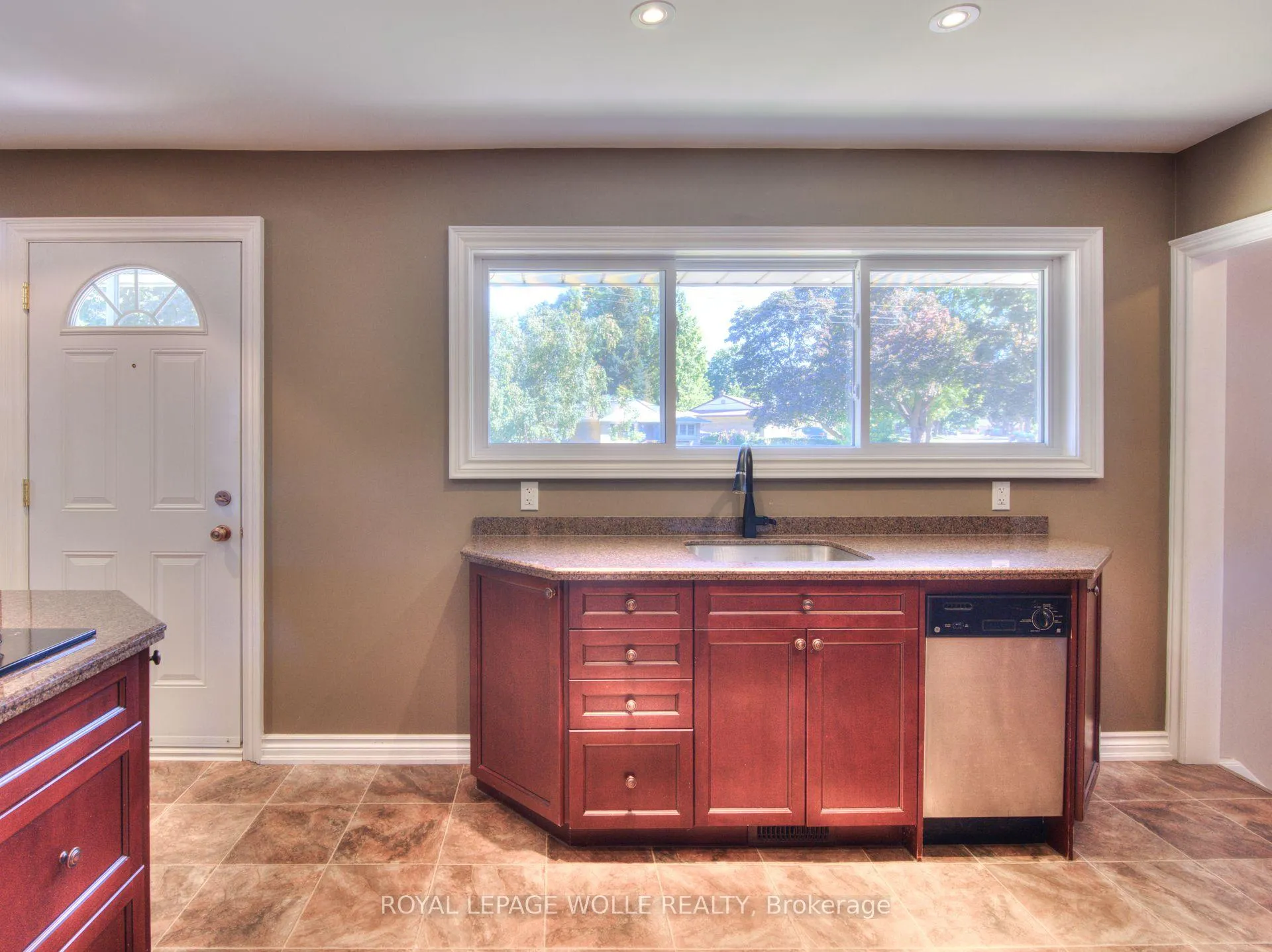 Photo 12 of 71 Broadmoor Avenue, Kitchener — HOMEH