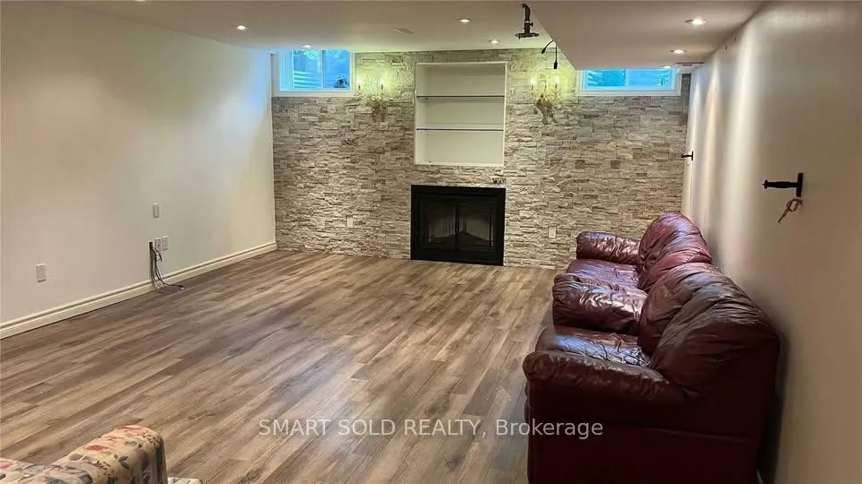Photo 2 of 8 Berger (Basement) Avenue, Markham, Box Grove — HOMEH