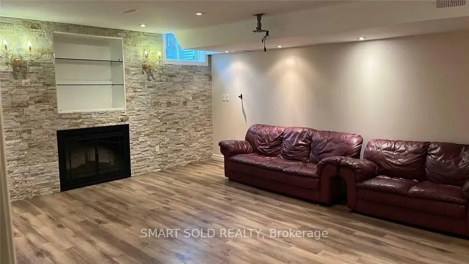 Photo 3 of 8 Berger (Basement) Avenue, Markham, Box Grove — HOMEH