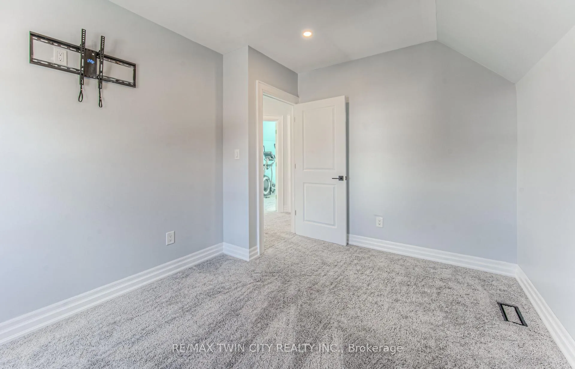 Photo 33 of 31 Dekay Street, Waterloo — HOMEH