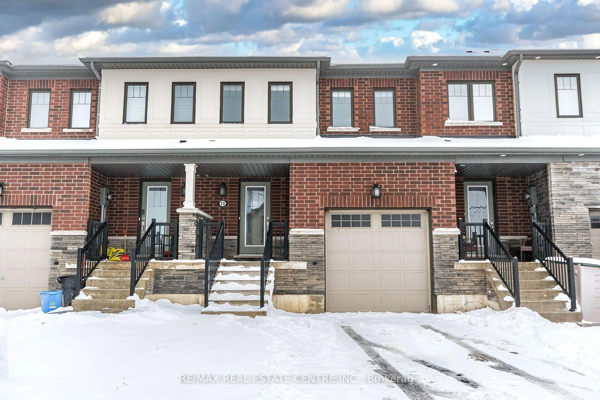 Photo 1 of 10 Utter Place, Hamilton, Stoney Creek Mountain — HOMEH