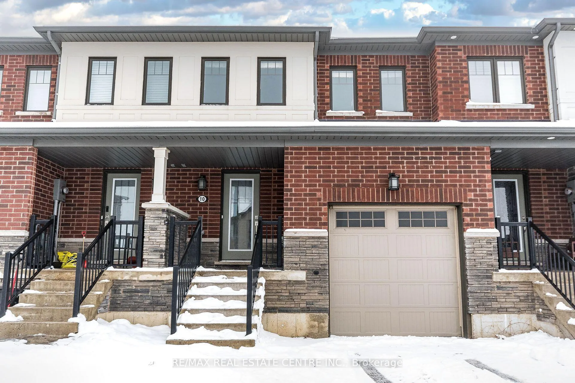 Photo 2 of 10 Utter Place, Hamilton, Stoney Creek Mountain — HOMEH