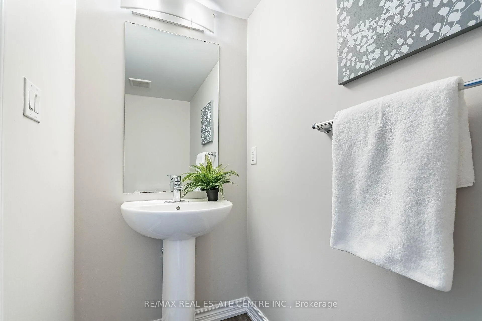 Photo 19 of 10 Utter Place, Hamilton, Stoney Creek Mountain — HOMEH