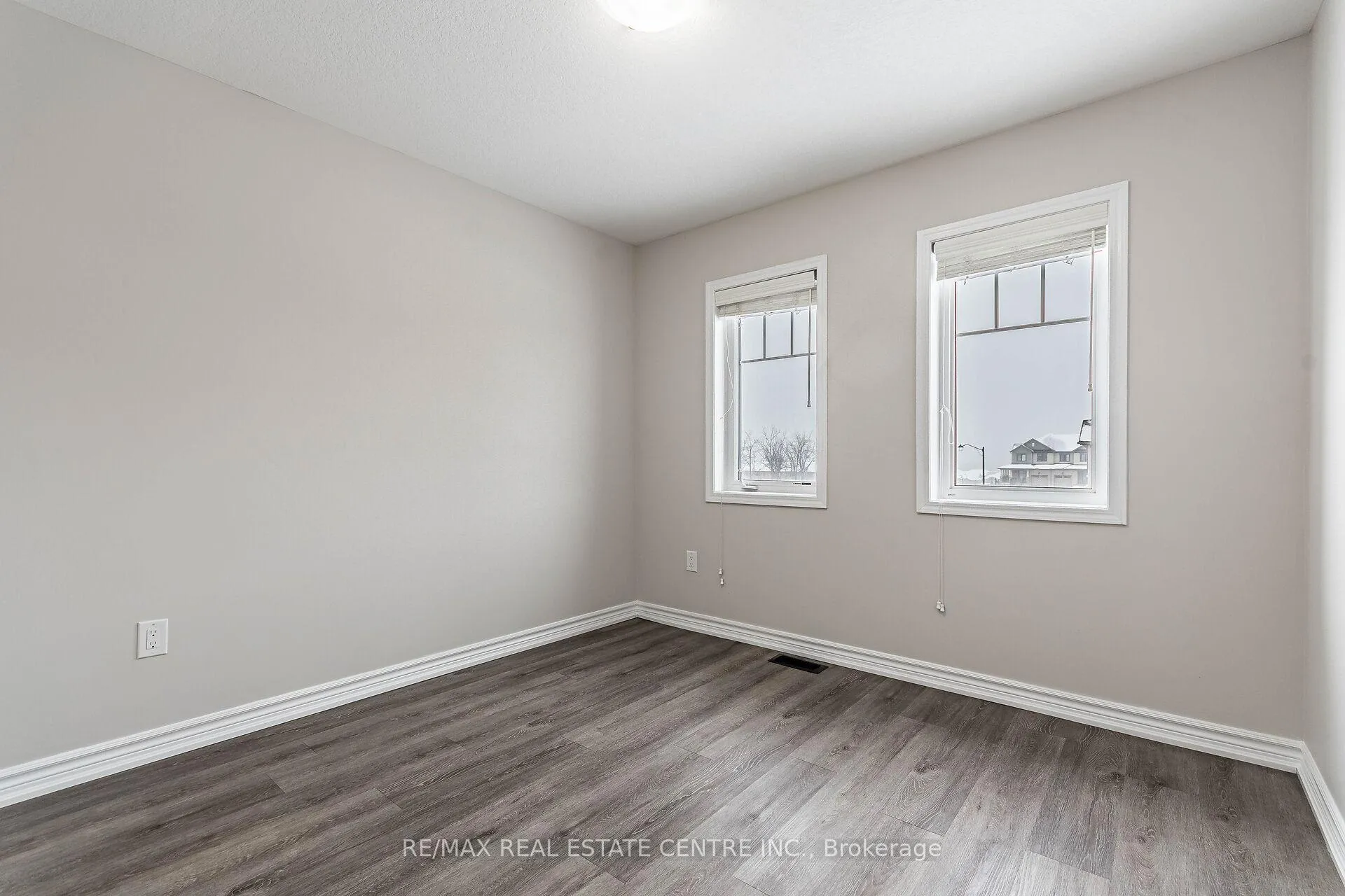 Photo 26 of 10 Utter Place, Hamilton, Stoney Creek Mountain — HOMEH