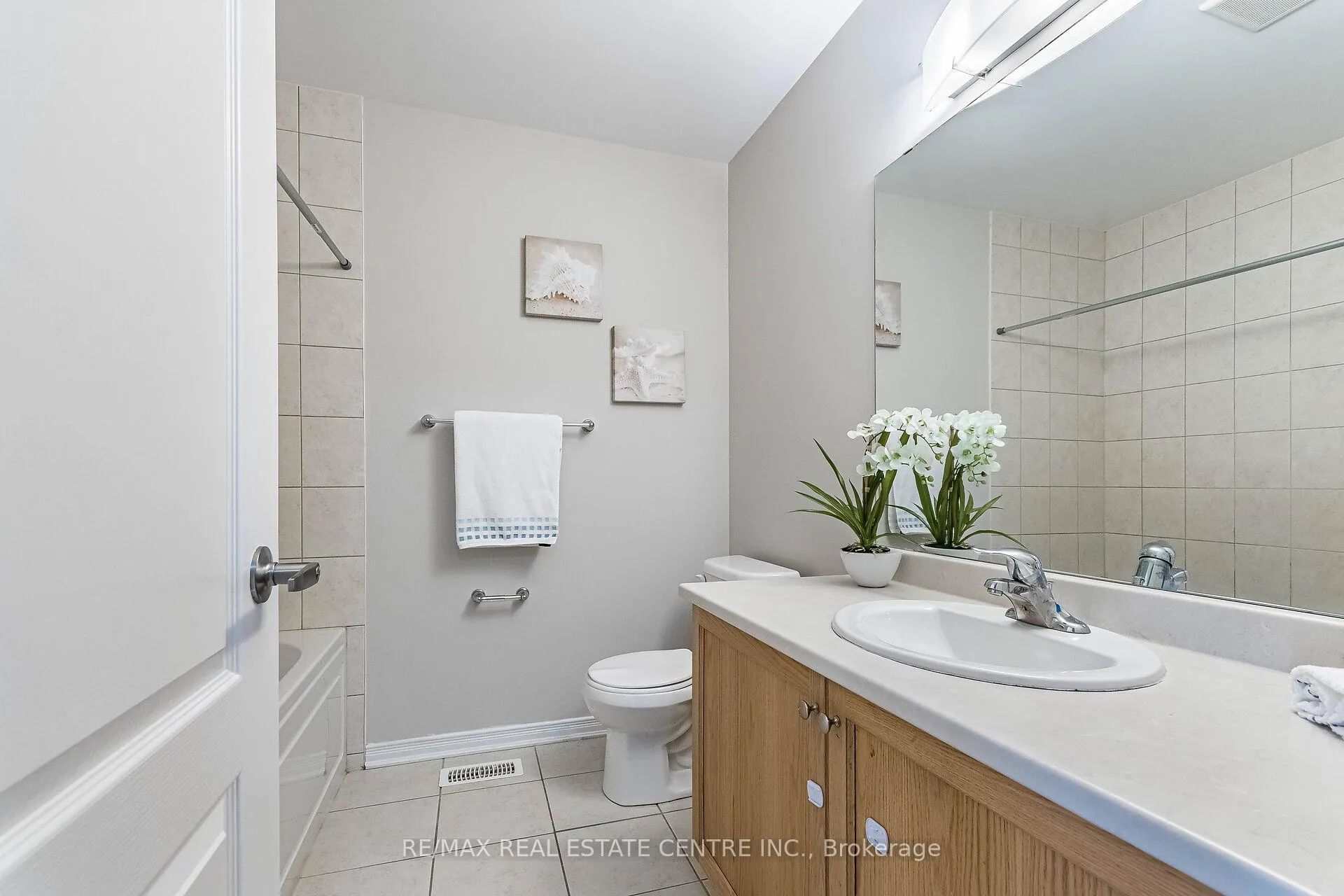 Photo 28 of 10 Utter Place, Hamilton, Stoney Creek Mountain — HOMEH